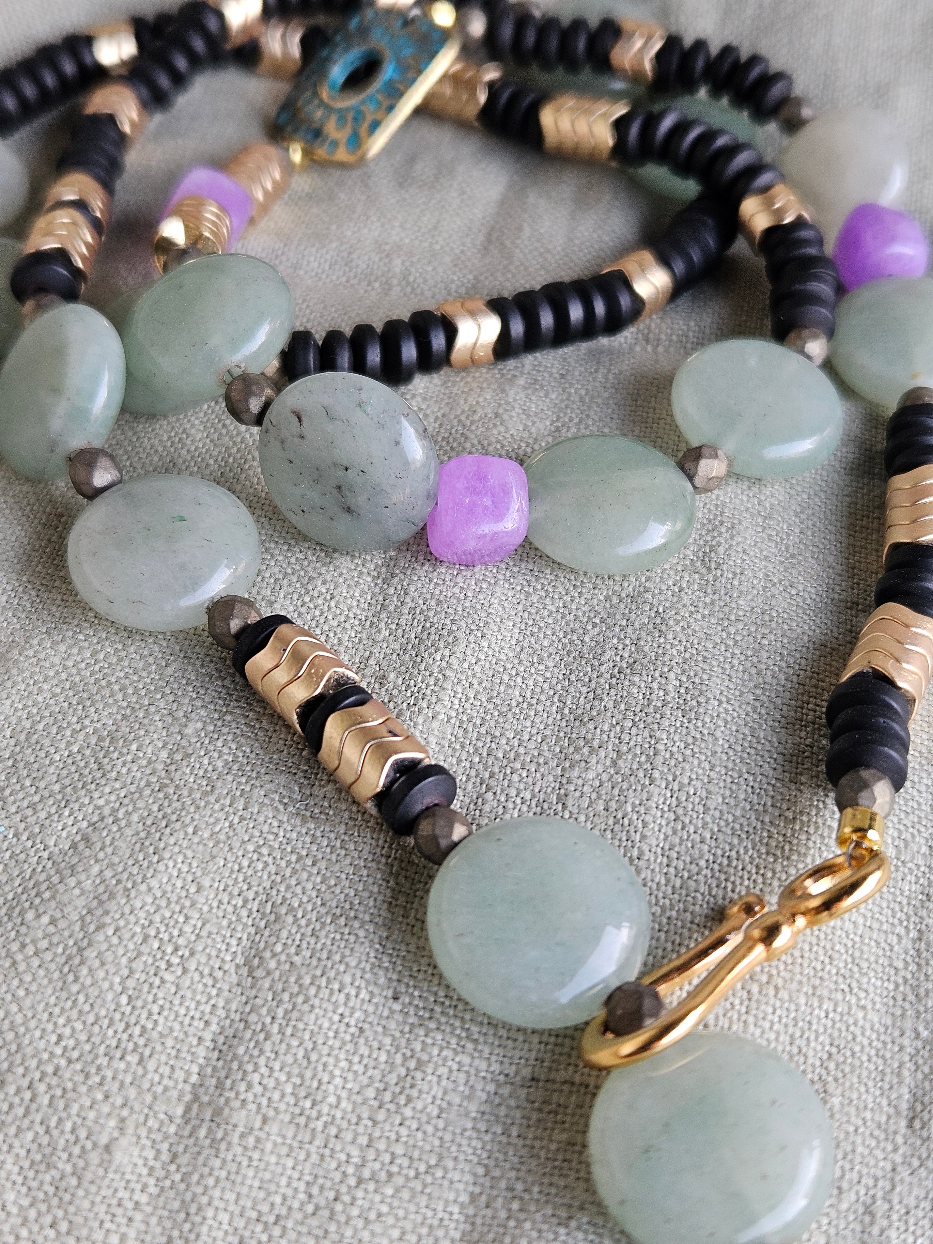 Aventurin, lava stone, jad si hematit