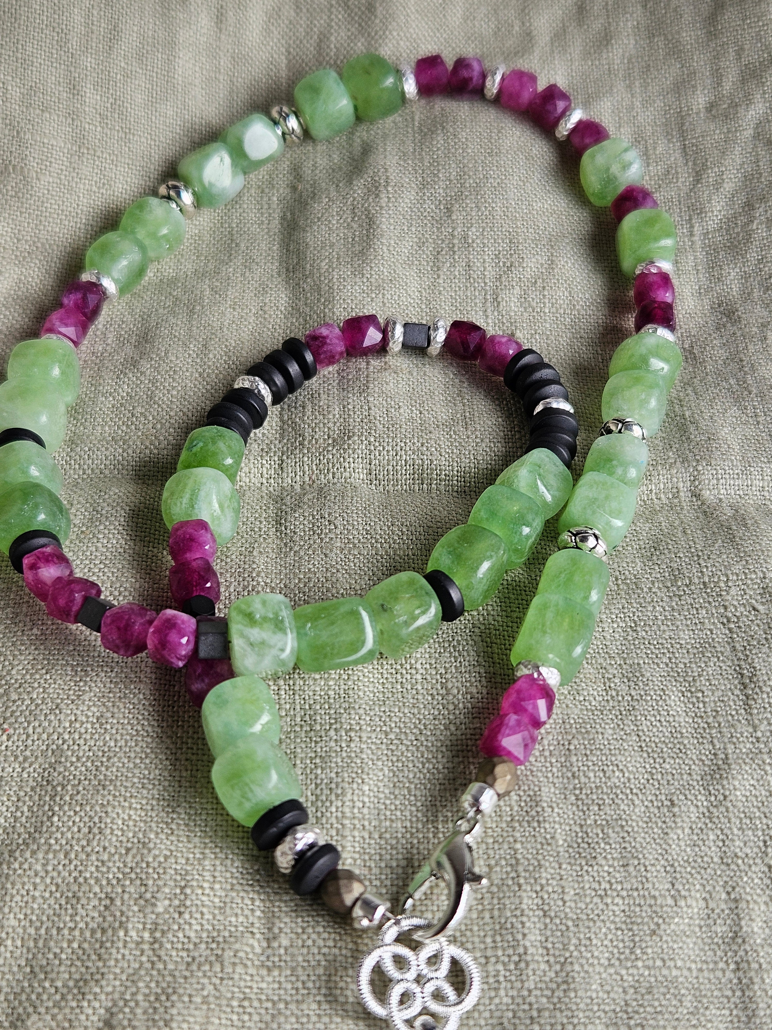 Jad si hematite
