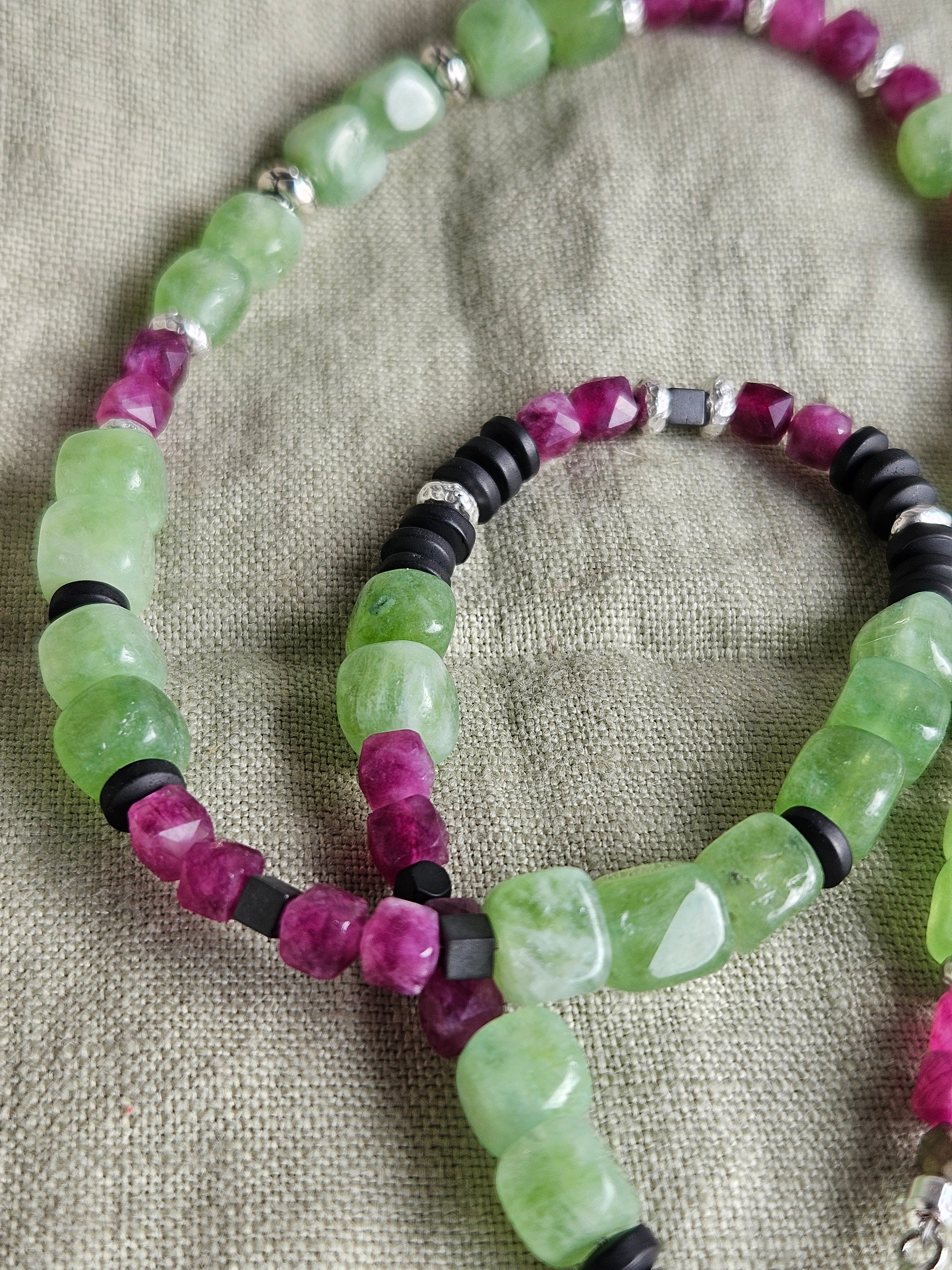 Jad si hematite