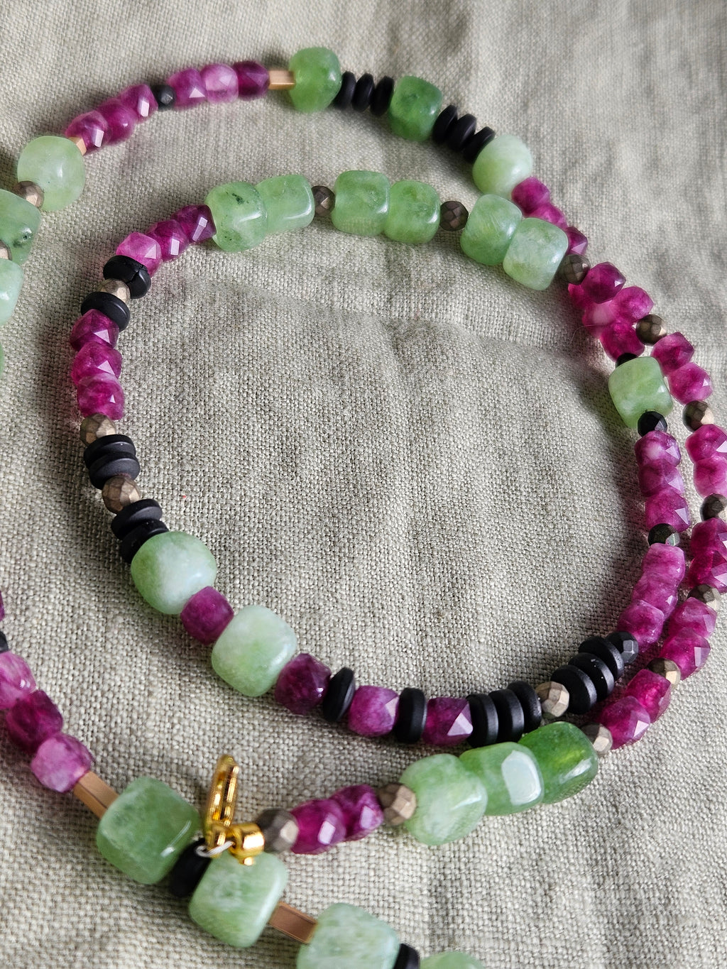 Jad si hematite