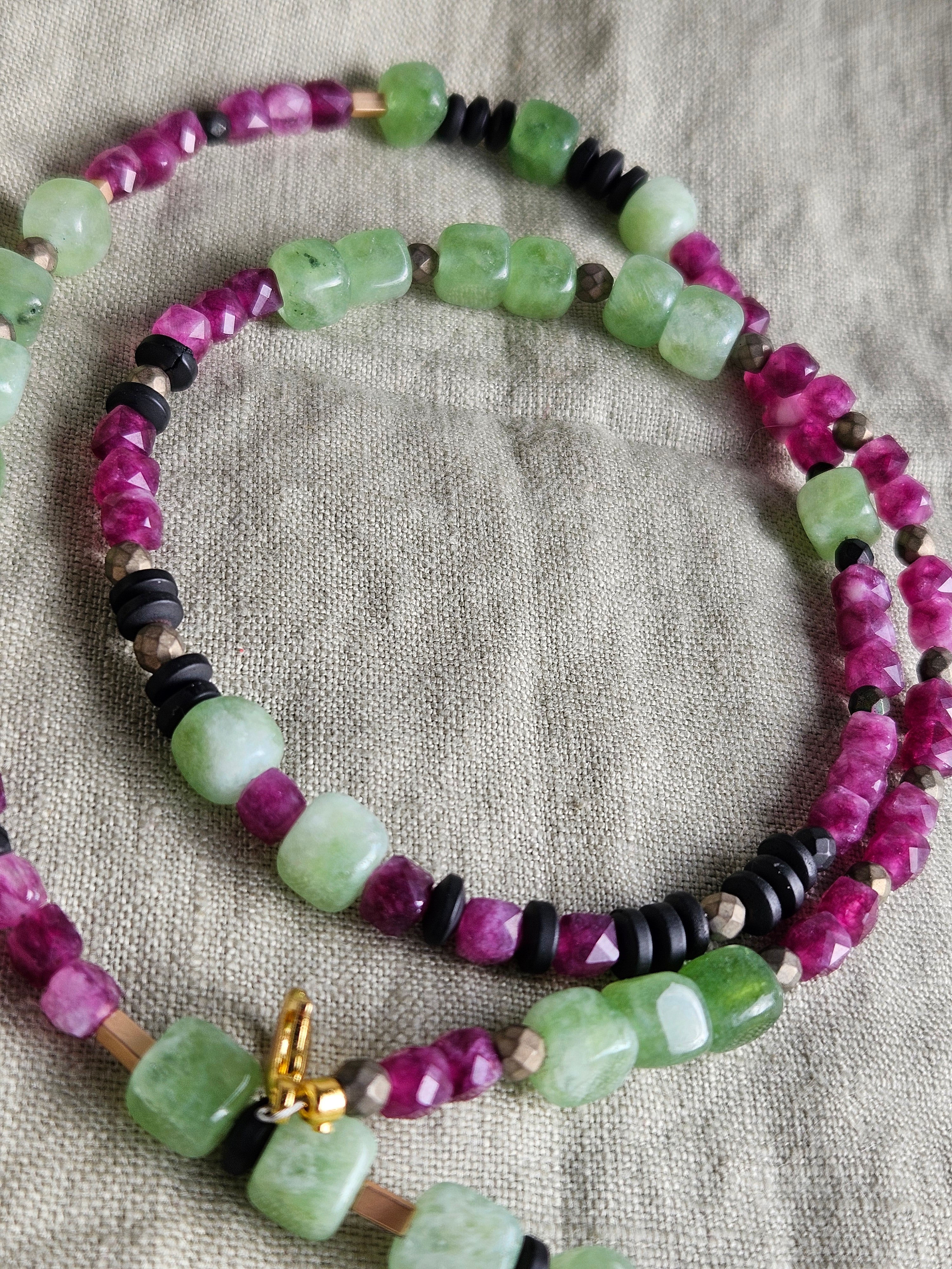 Jad si hematite