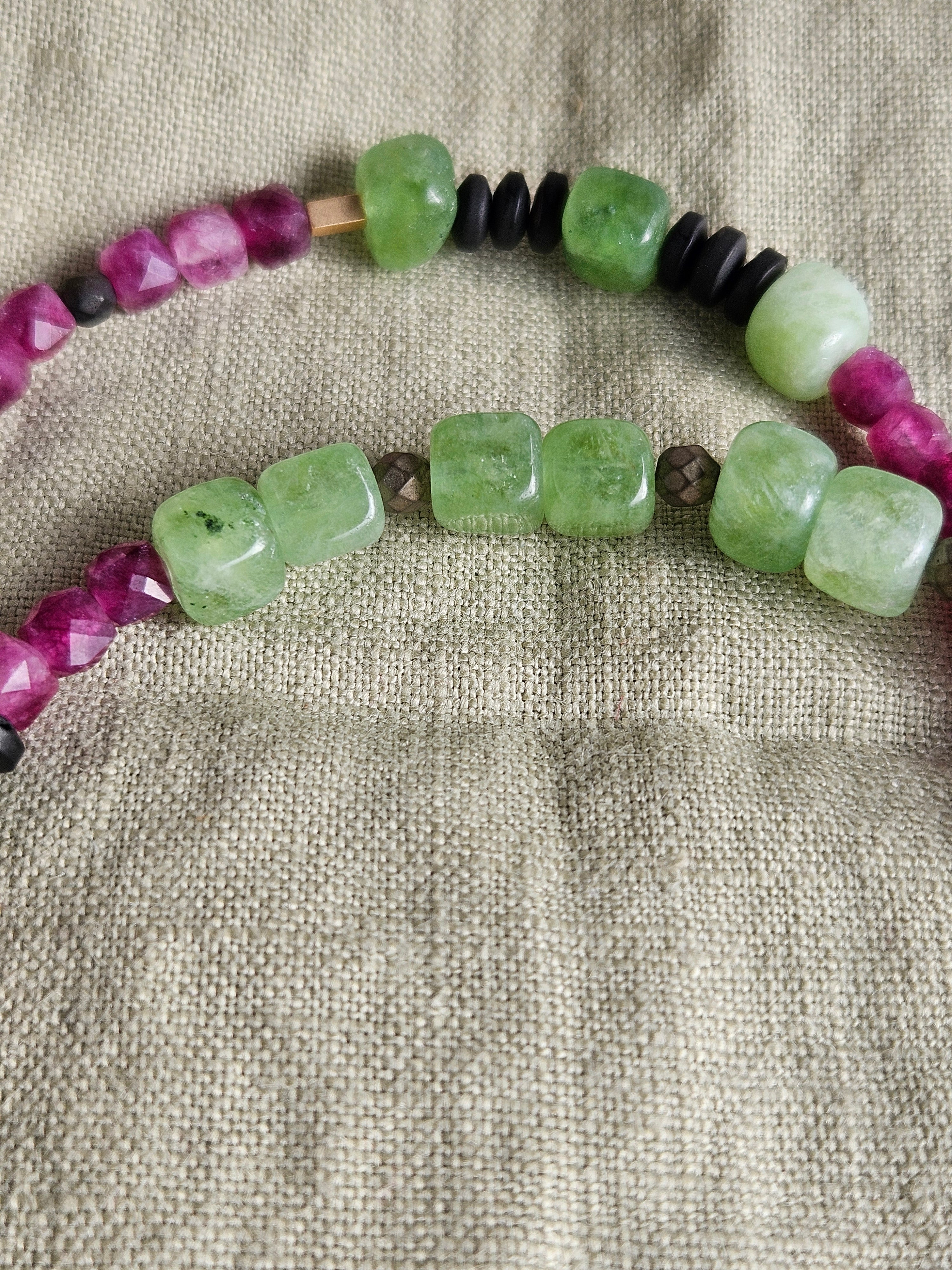 Jad si hematite