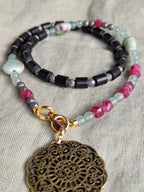Hematite, jad, aventurin si ceramica