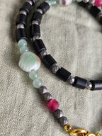 Hematite, jad, aventurin si ceramica