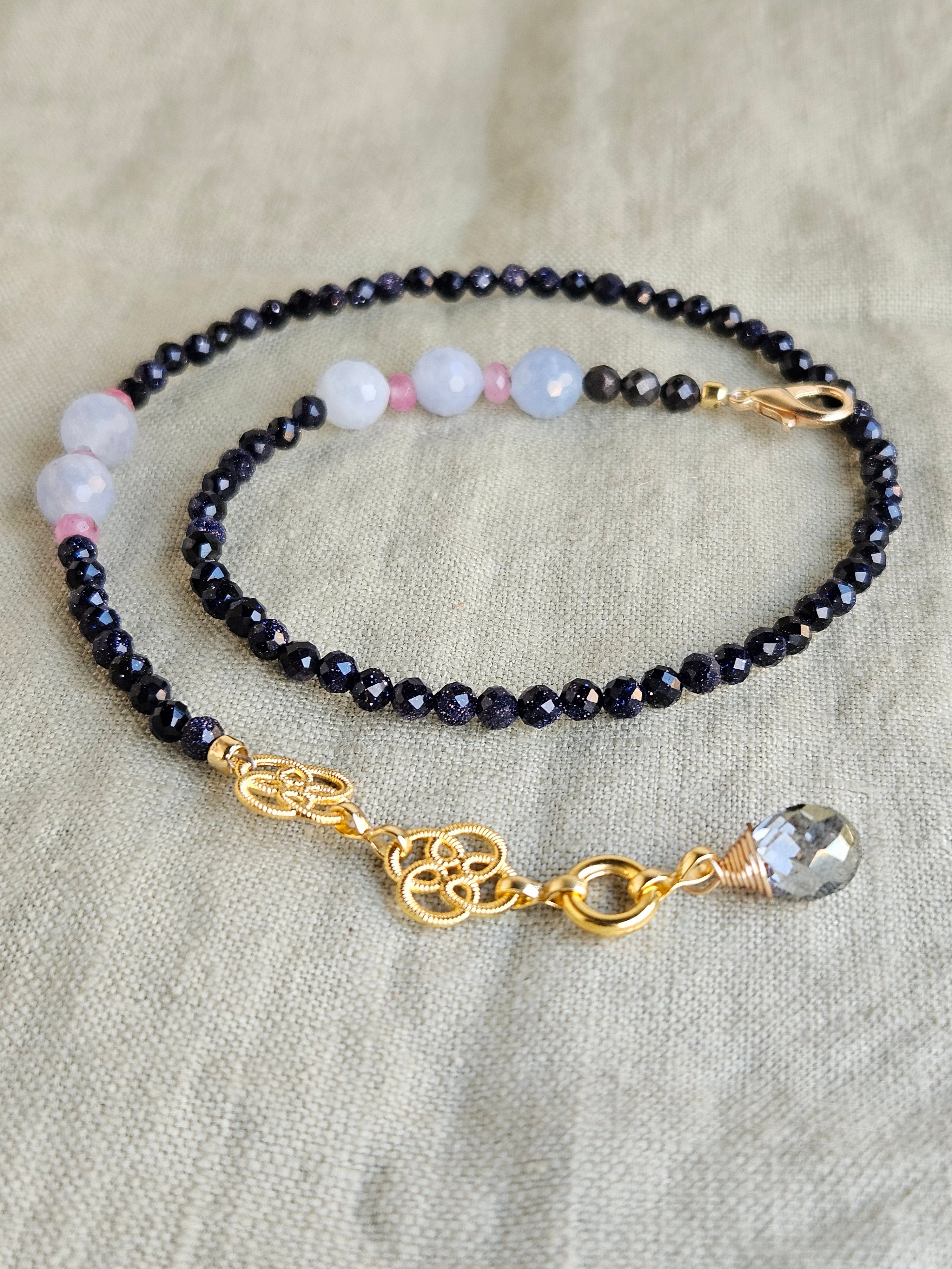 Goldstone, acvamarin si agat