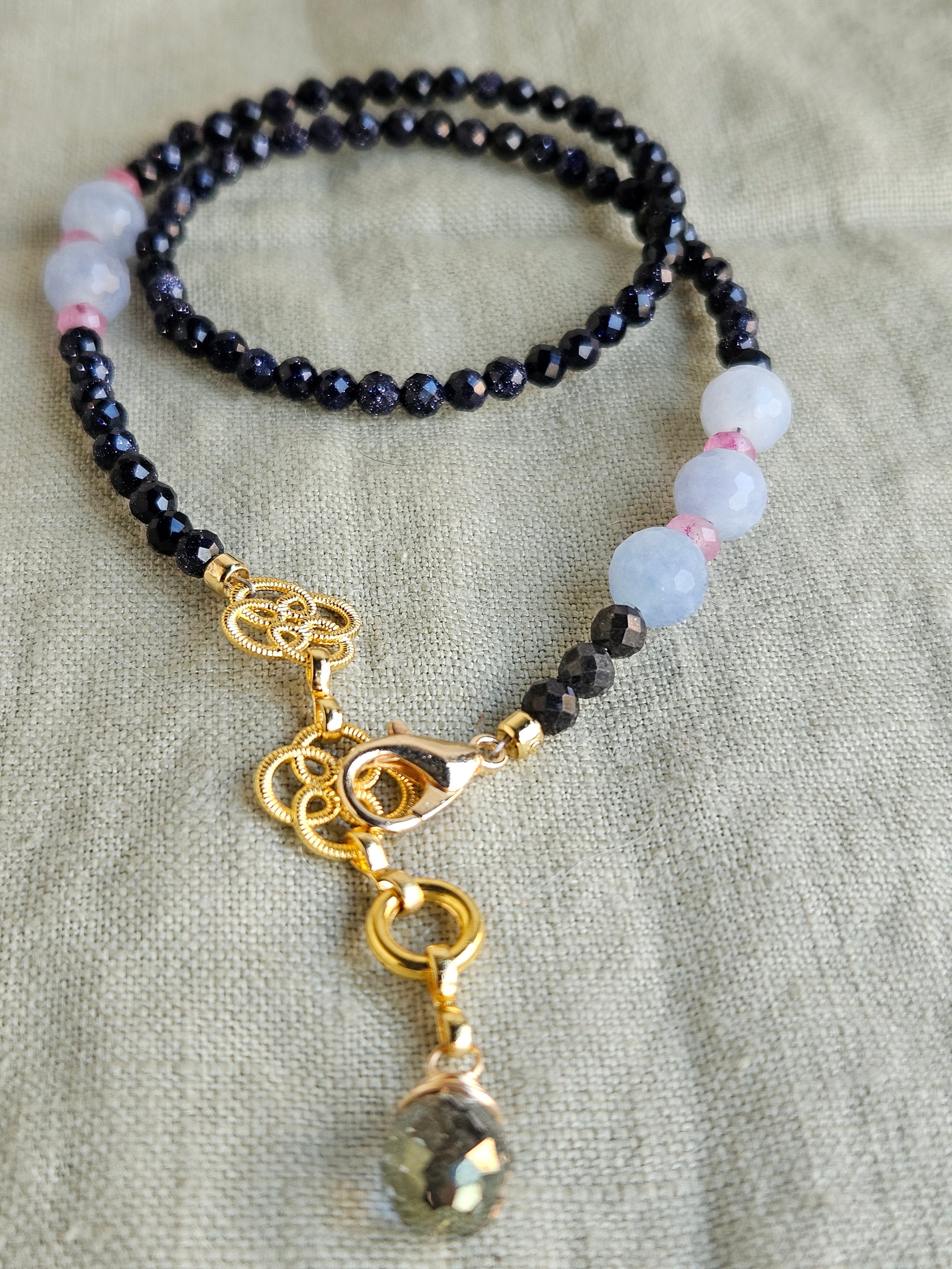 Goldstone, acvamarin si agat