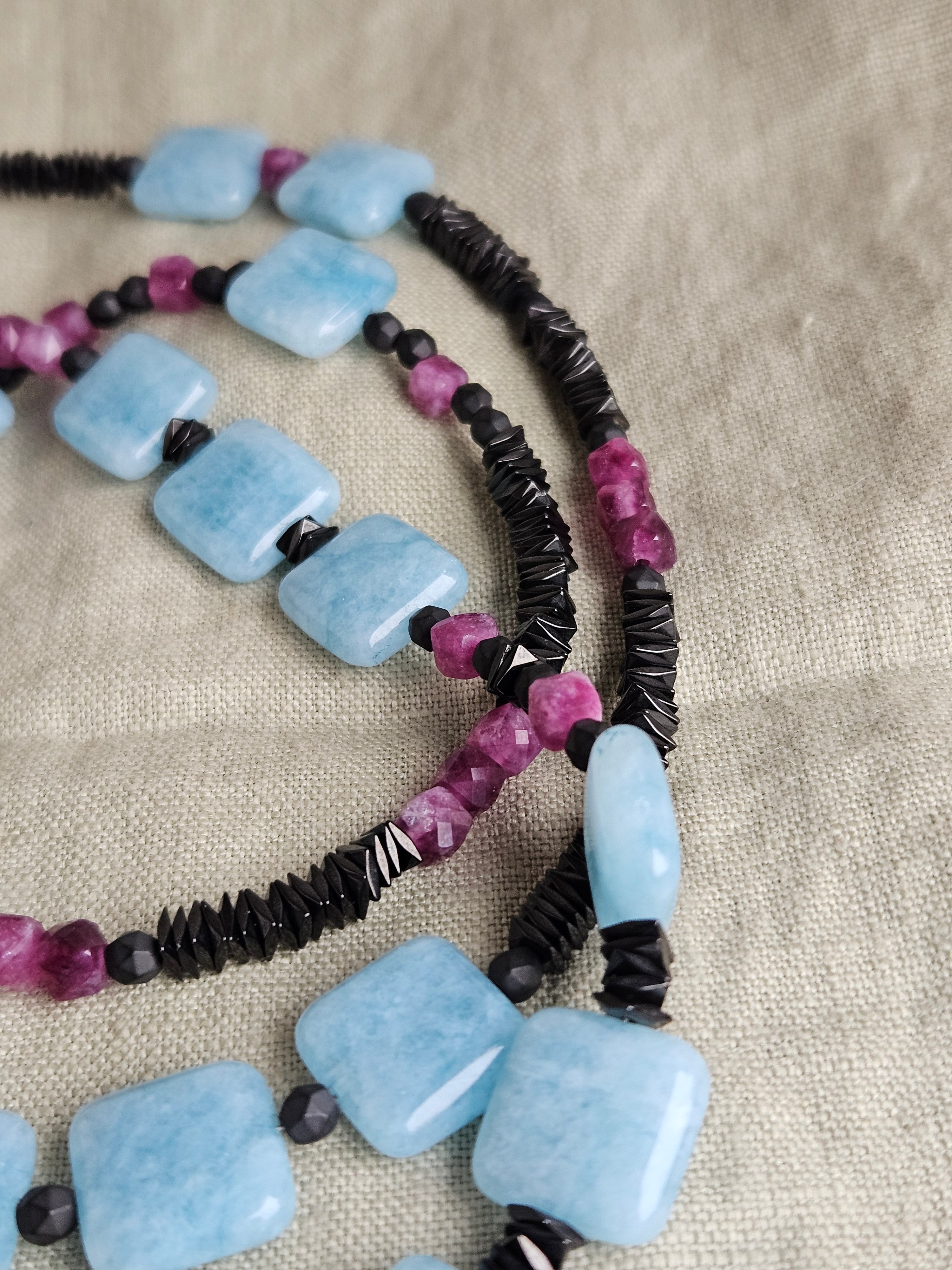 Angelit si hematite