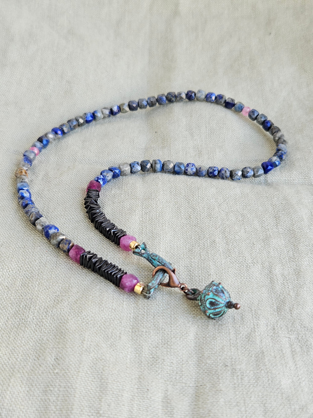 Lapis lazuli, hematite si jad