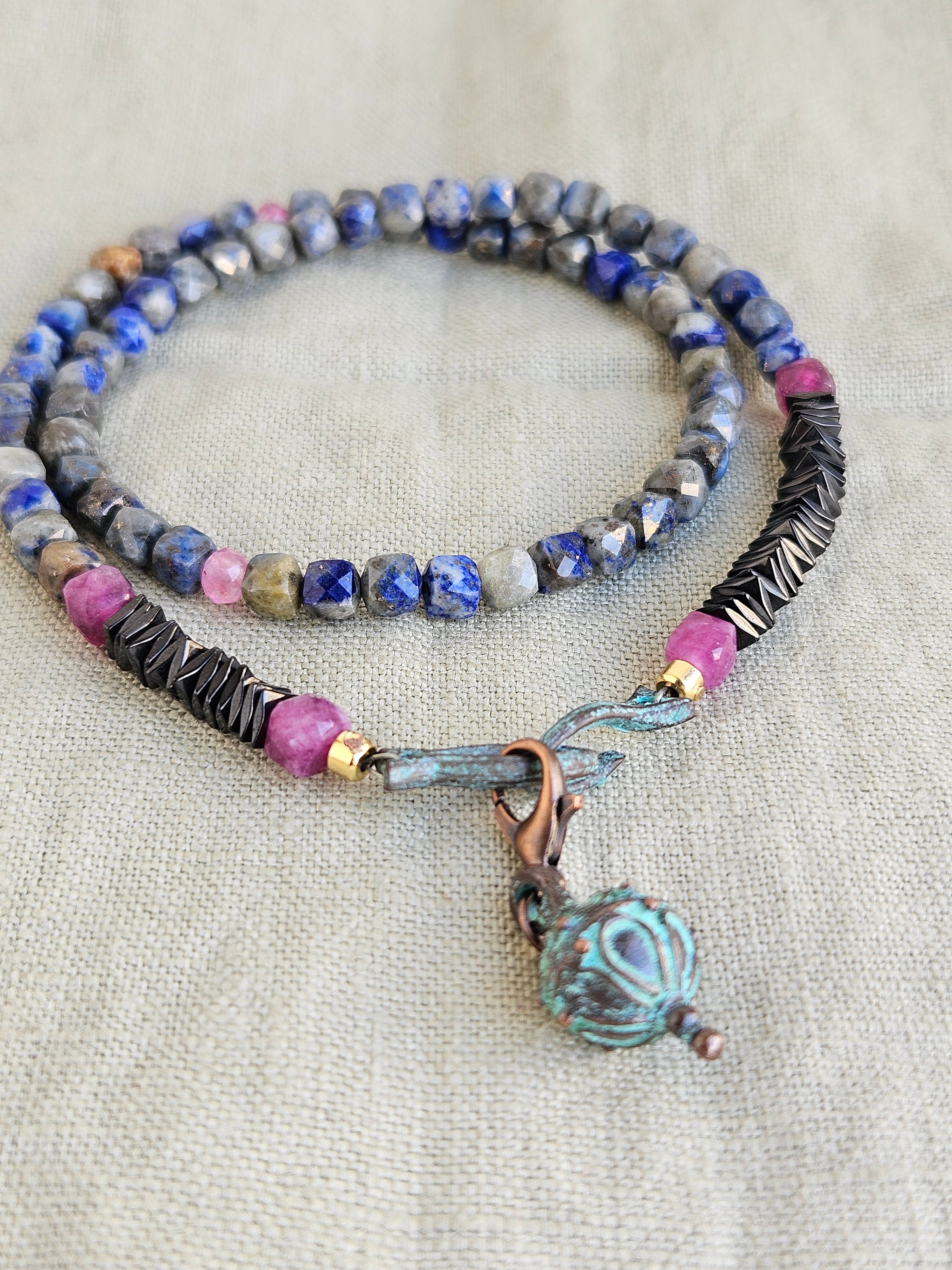 Lapis lazuli, hematite si jad