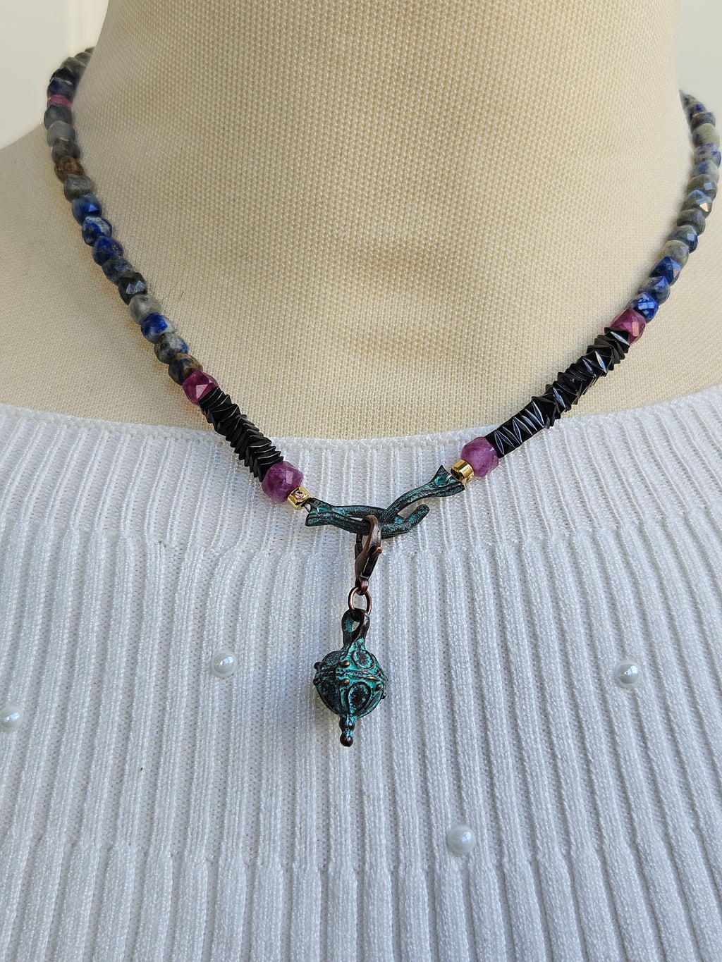 Lapis lazuli, hematite si jad