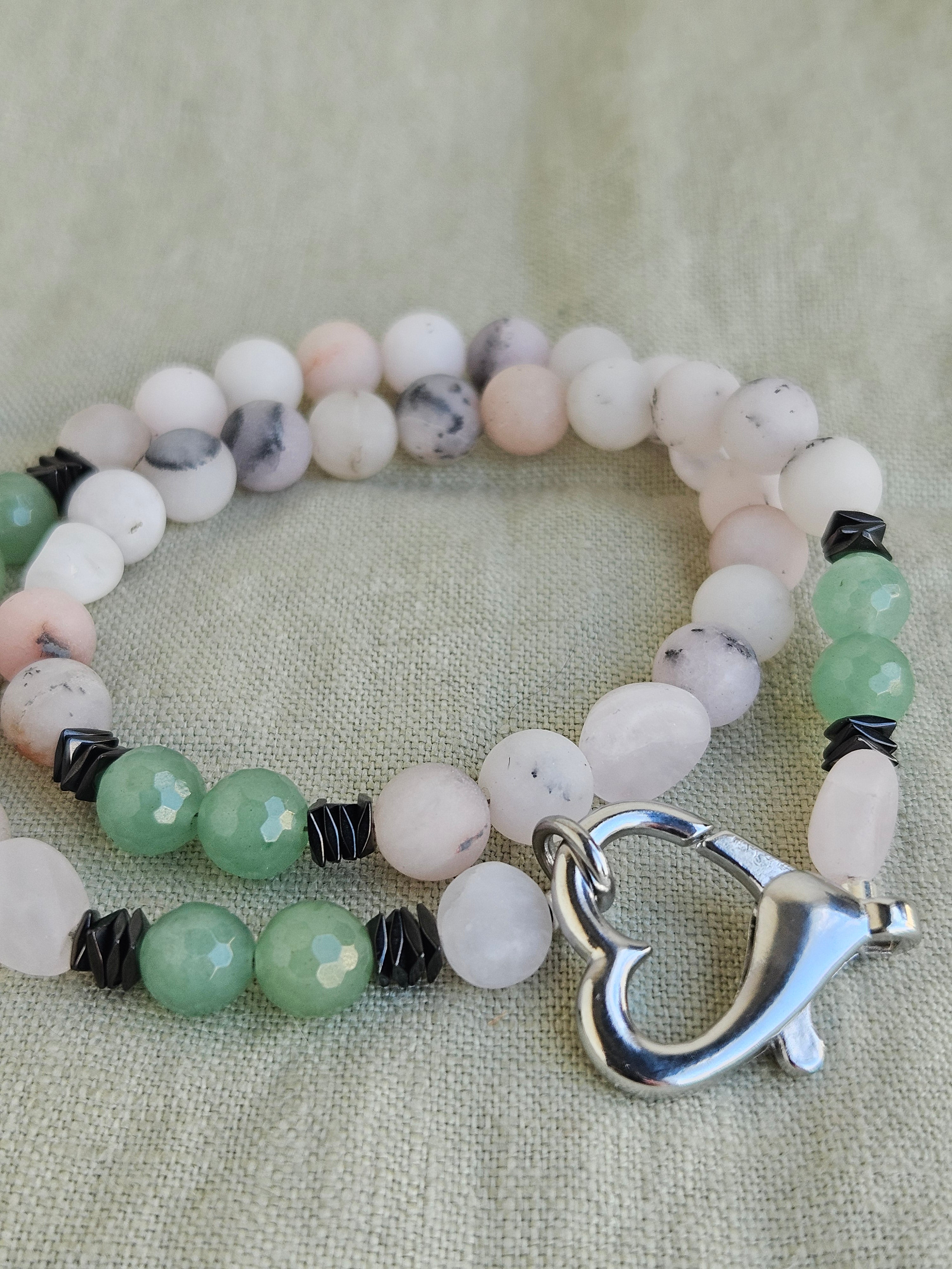 Quart roz, aventurin si hematite