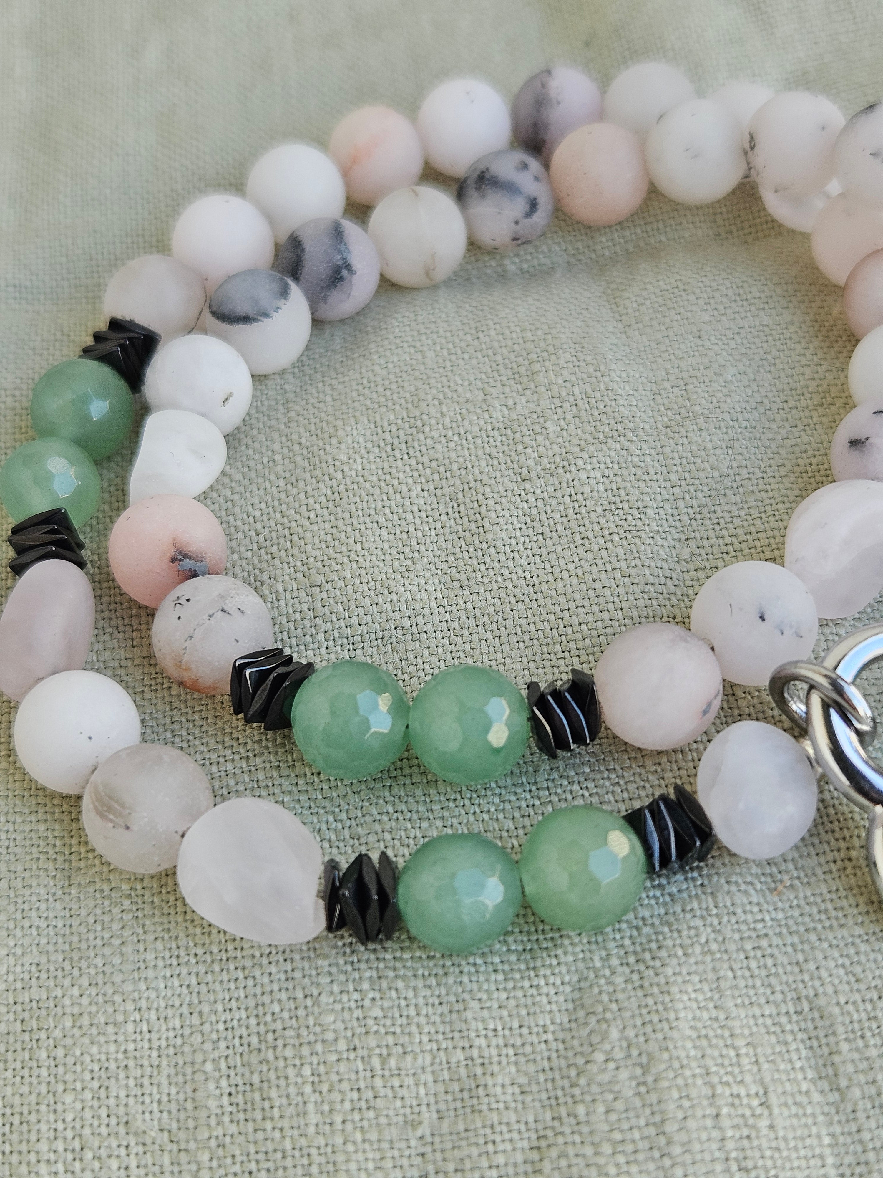 Quart roz, aventurin si hematite
