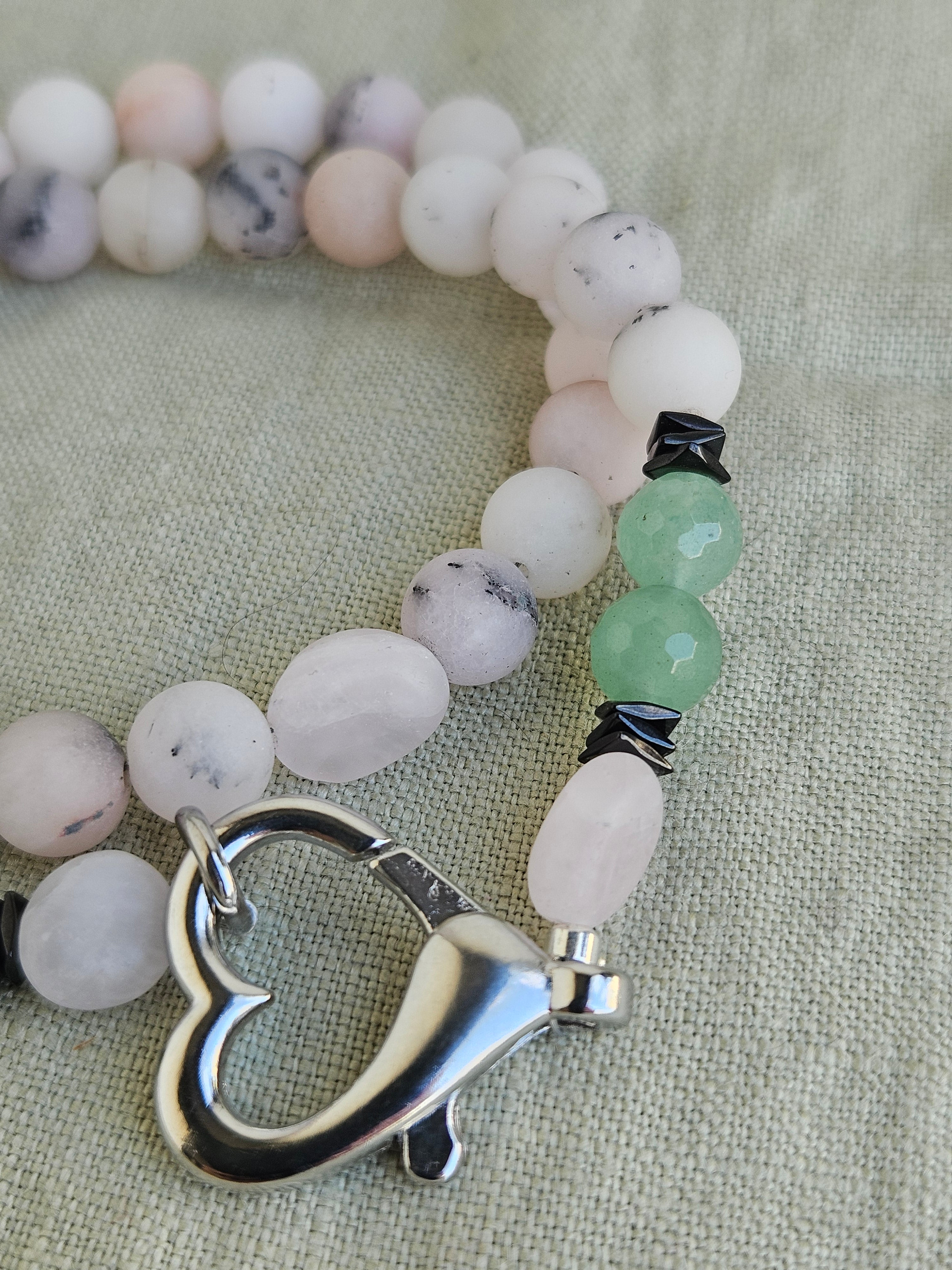 Quart roz, aventurin si hematite