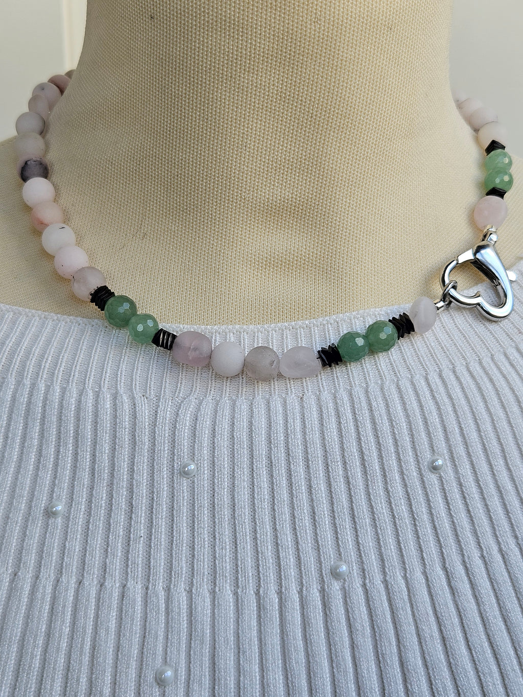 Quart roz, aventurin si hematite