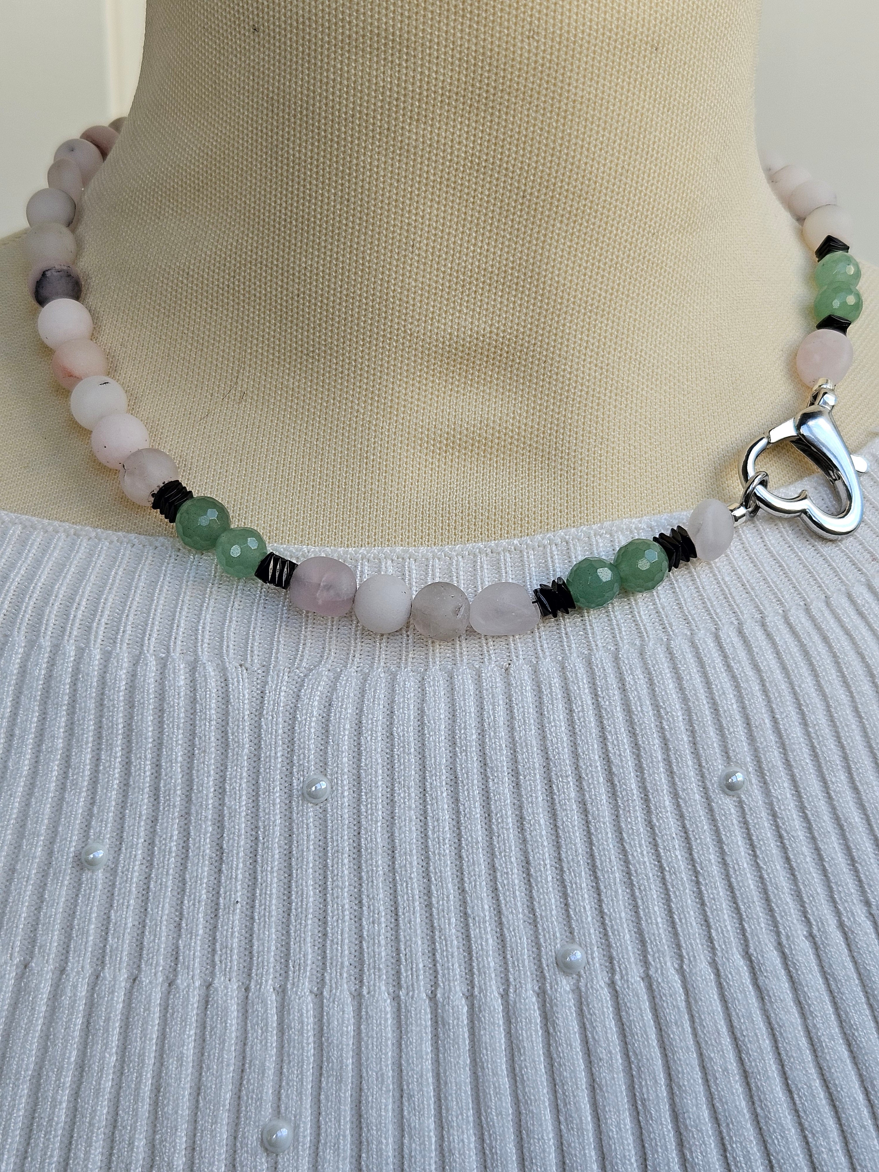 Quart roz, aventurin si hematite