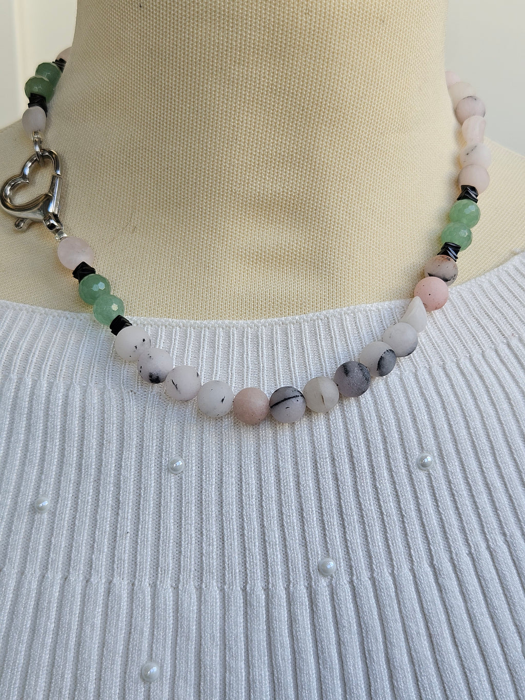Quart roz, aventurin si hematite