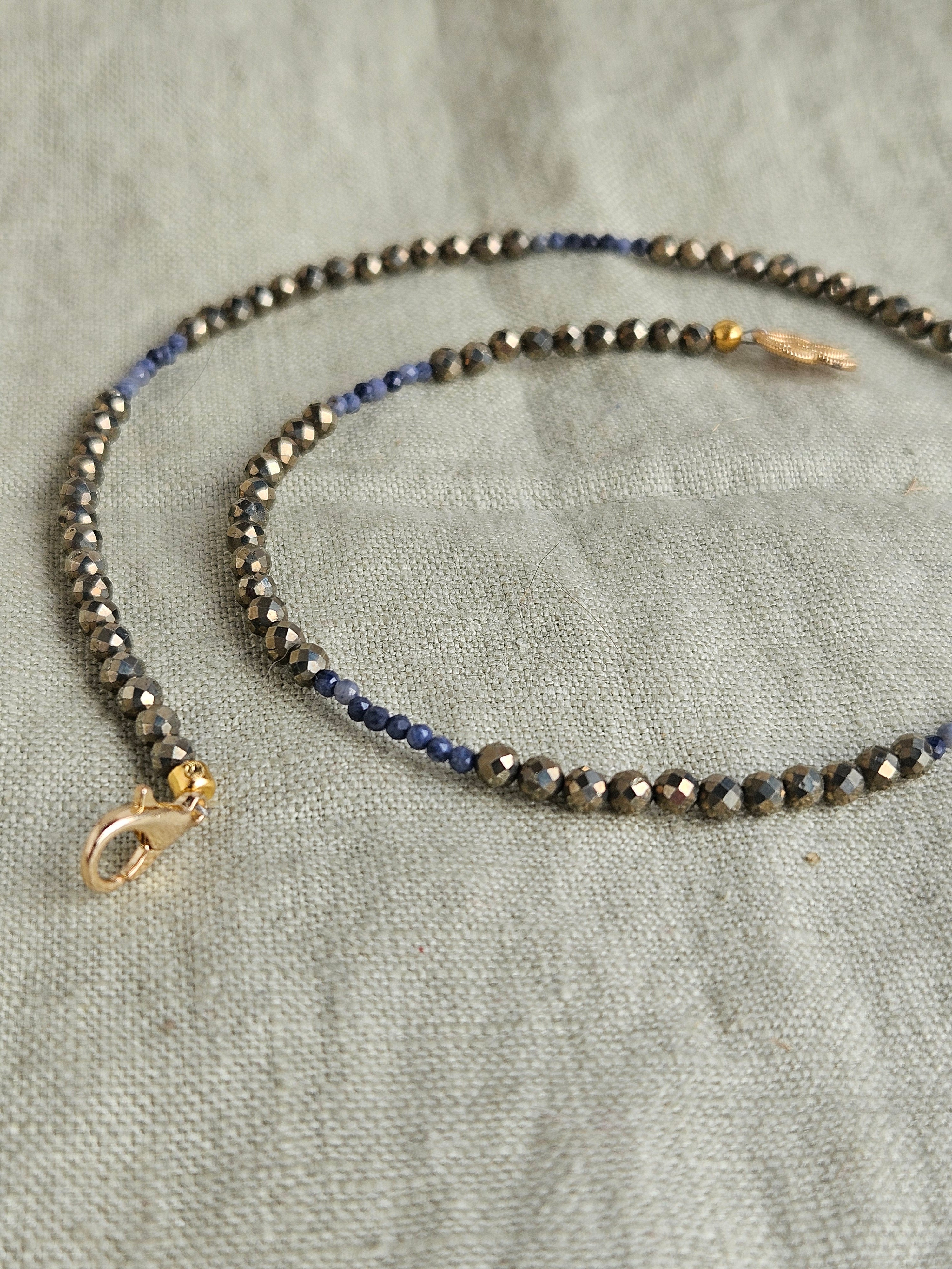 Pirita si safir albastru