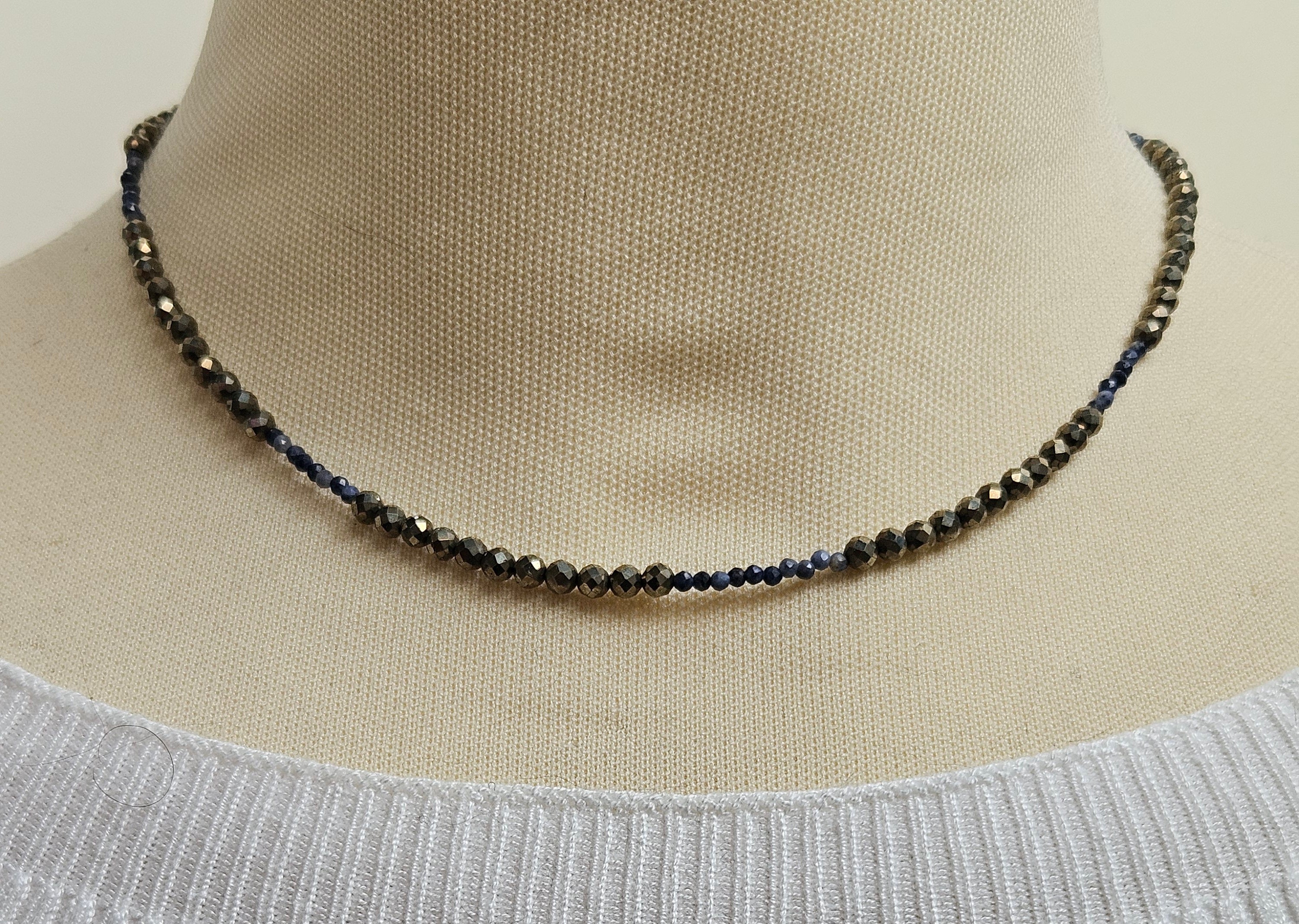 Pirita si safir albastru