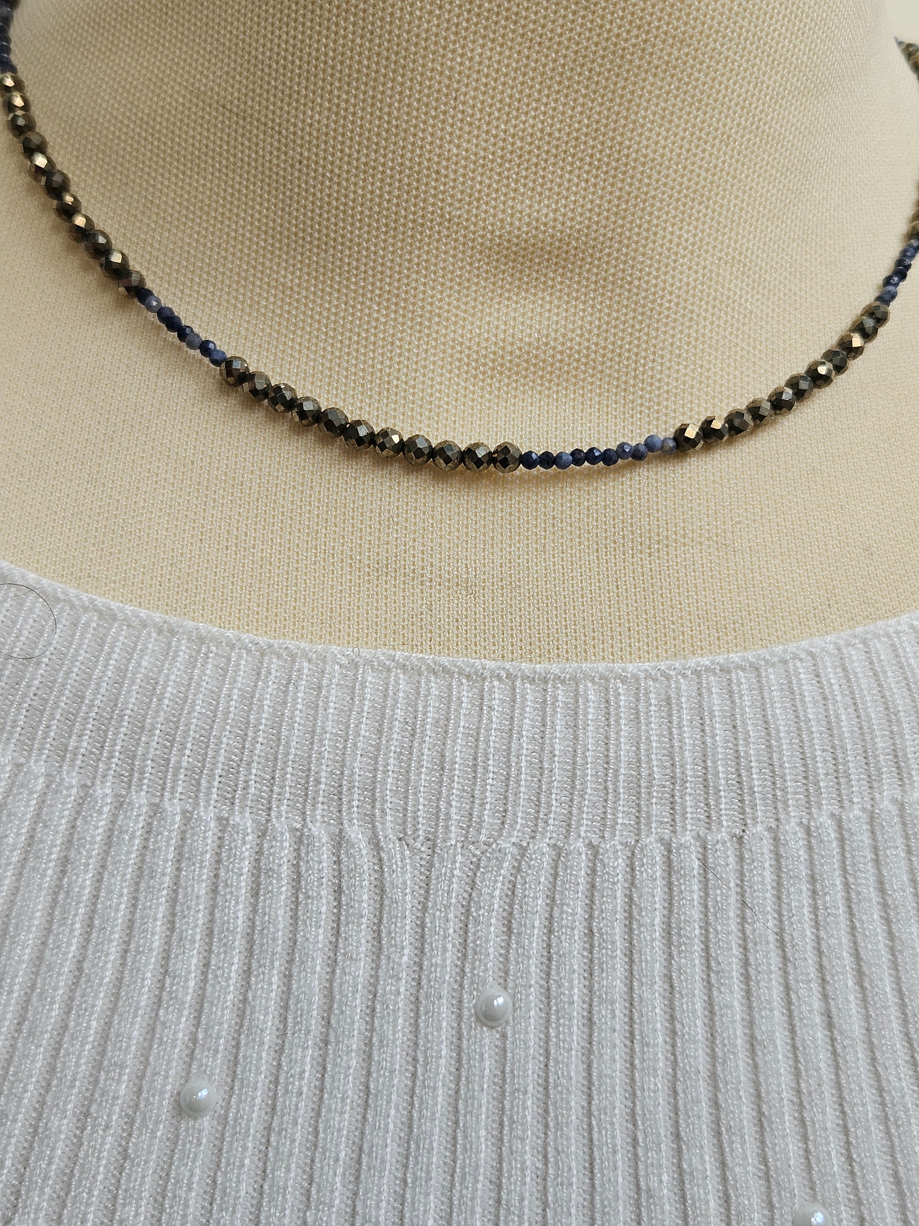 Pirita si safir albastru