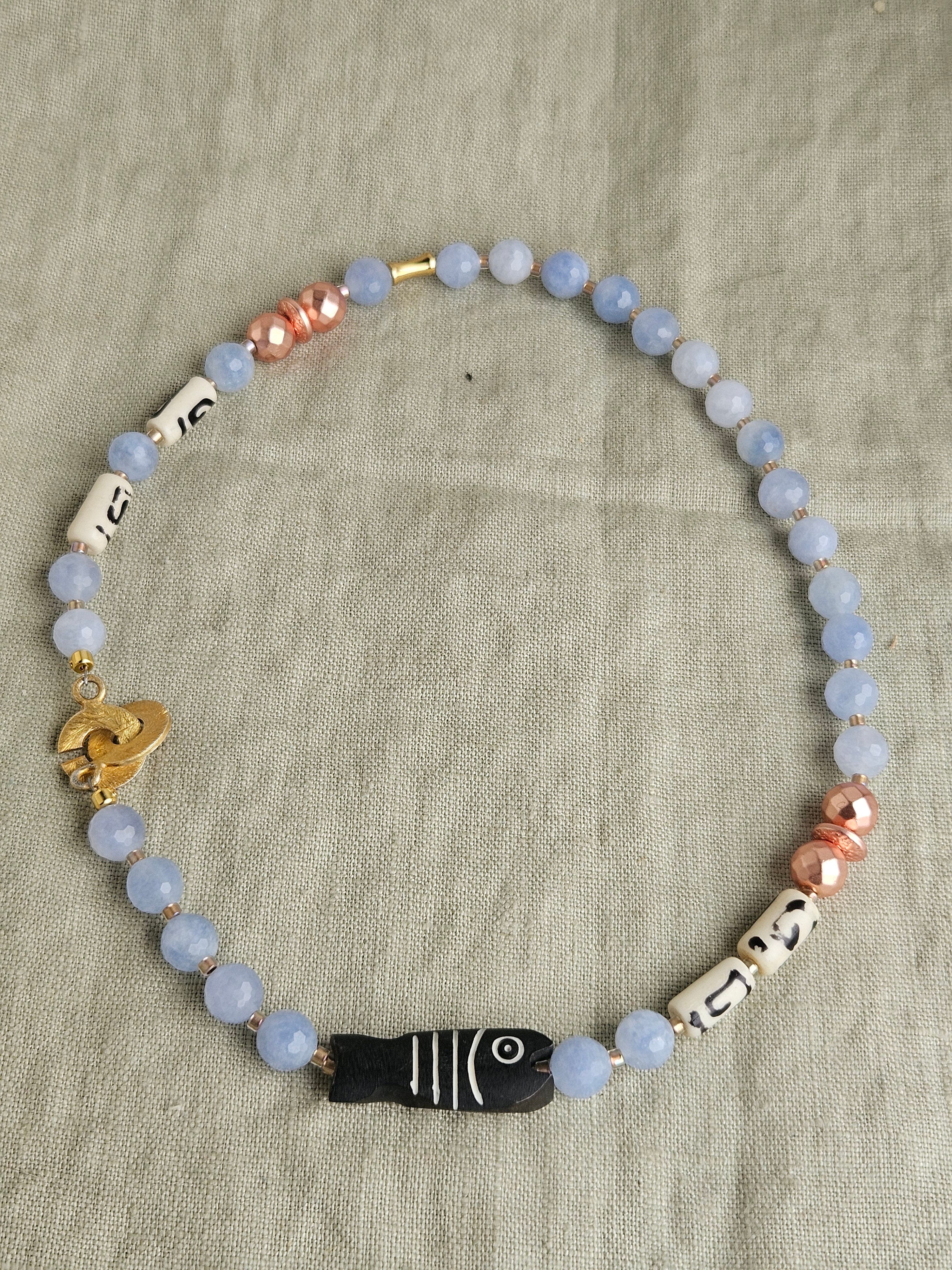 Acvamarina, hematit si os