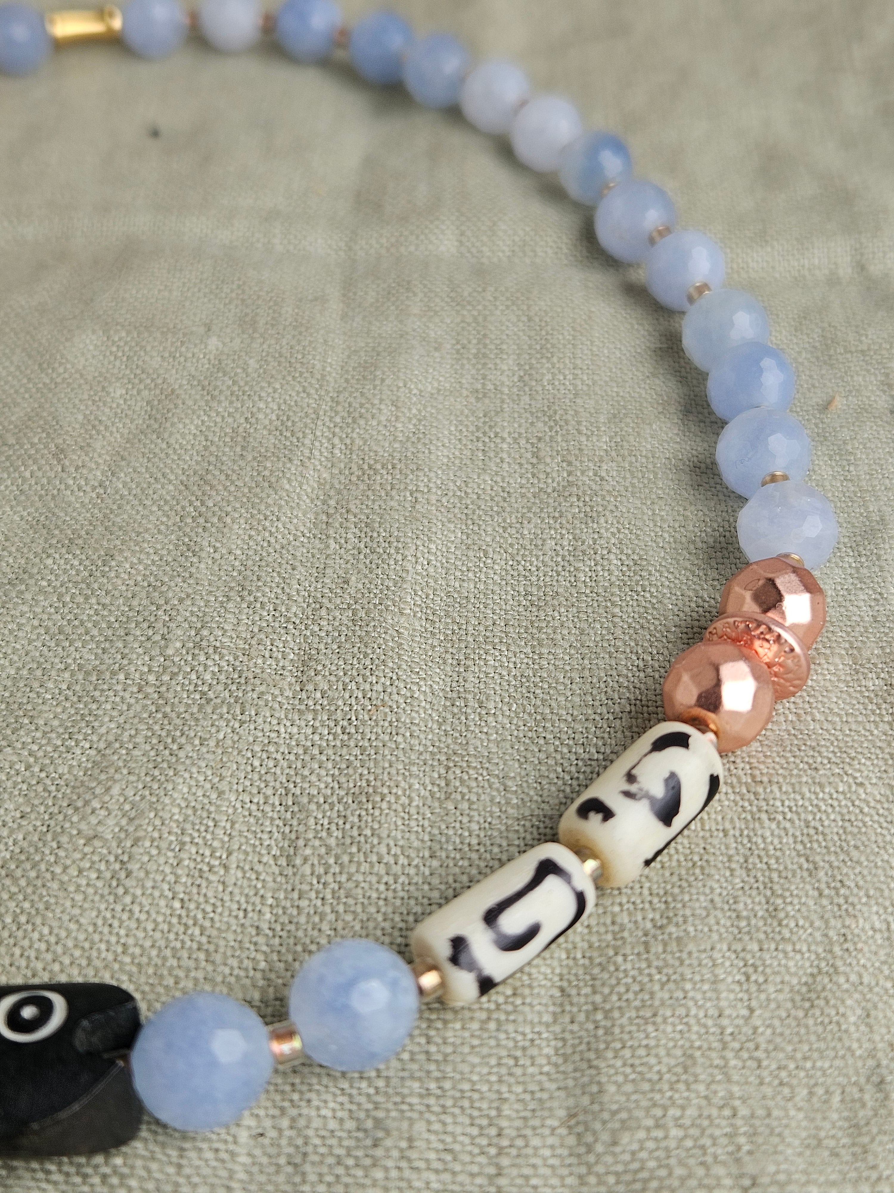 Acvamarina, hematit si os