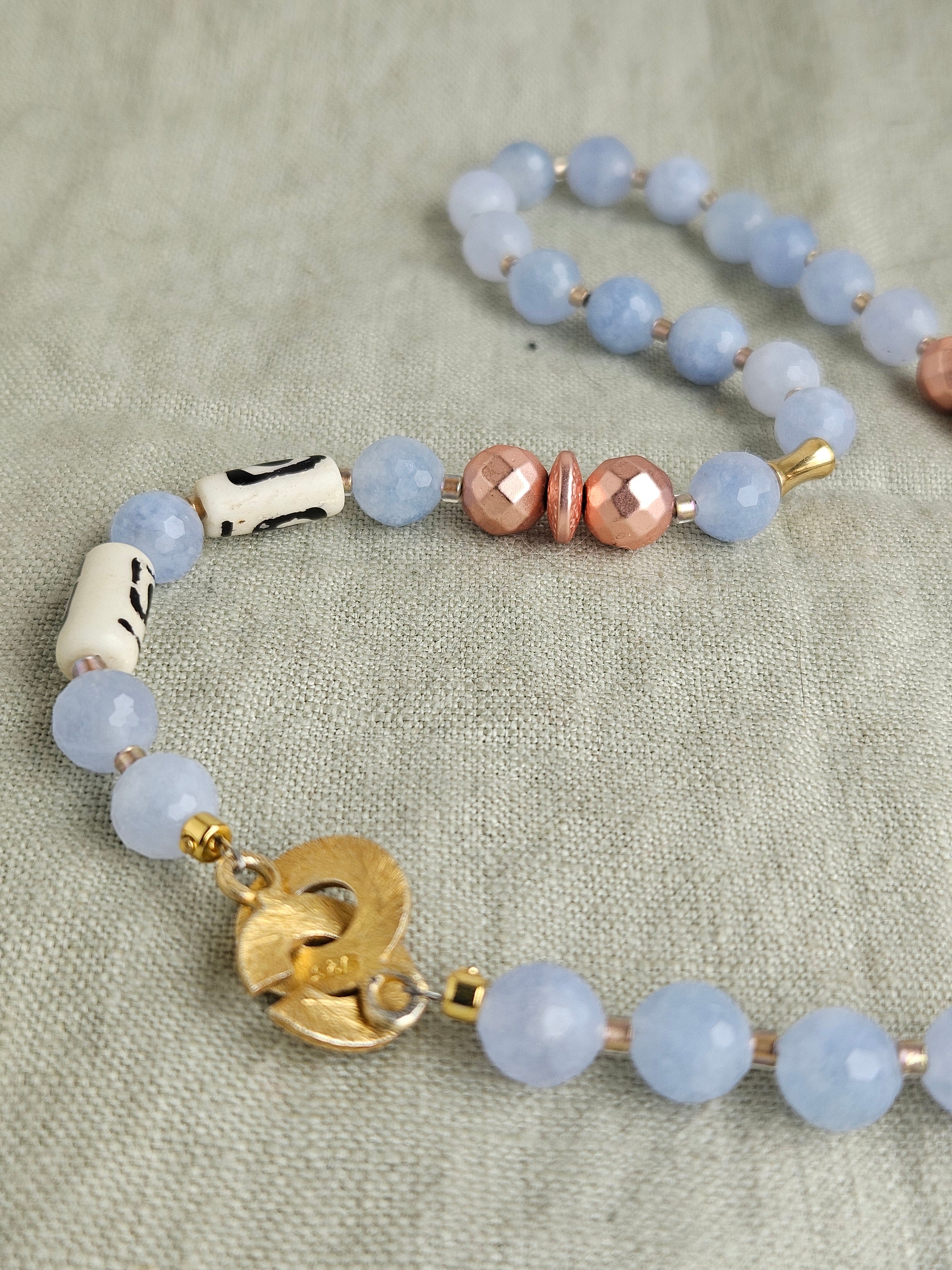 Acvamarina, hematit si os