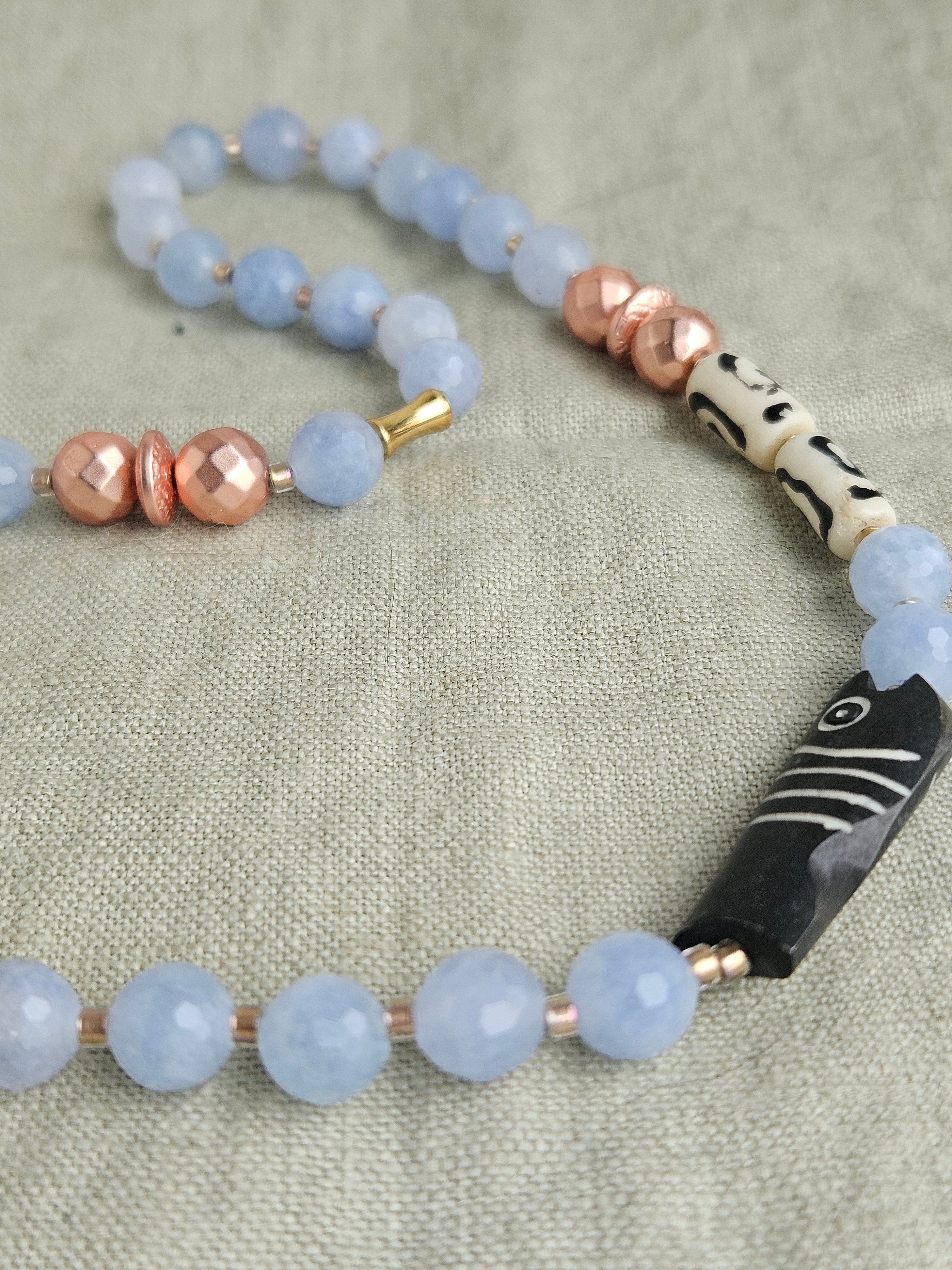 Acvamarina, hematit si os