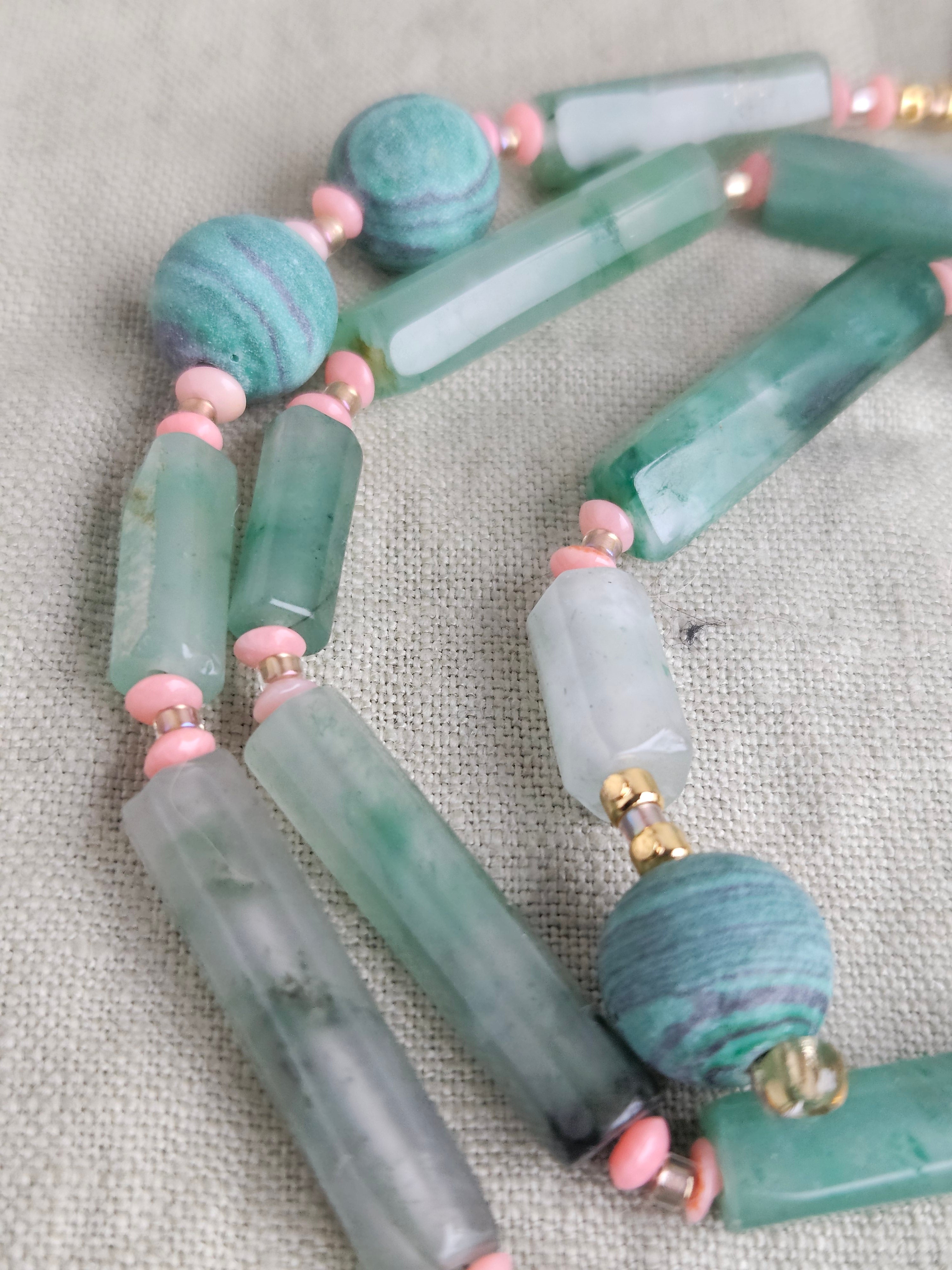 Aventurin, coral, malachit si angelit