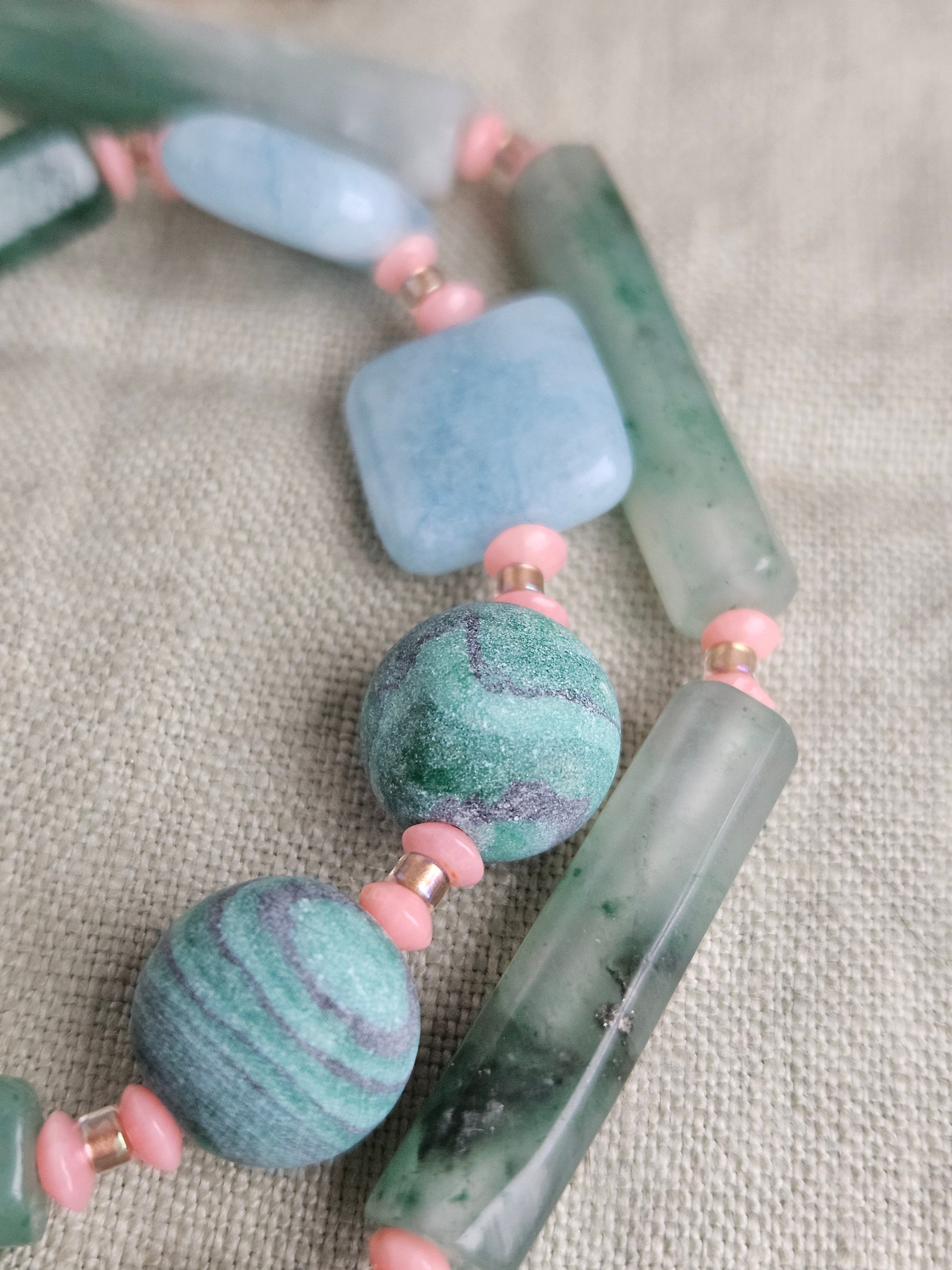 Aventurin, coral, malachit si angelit