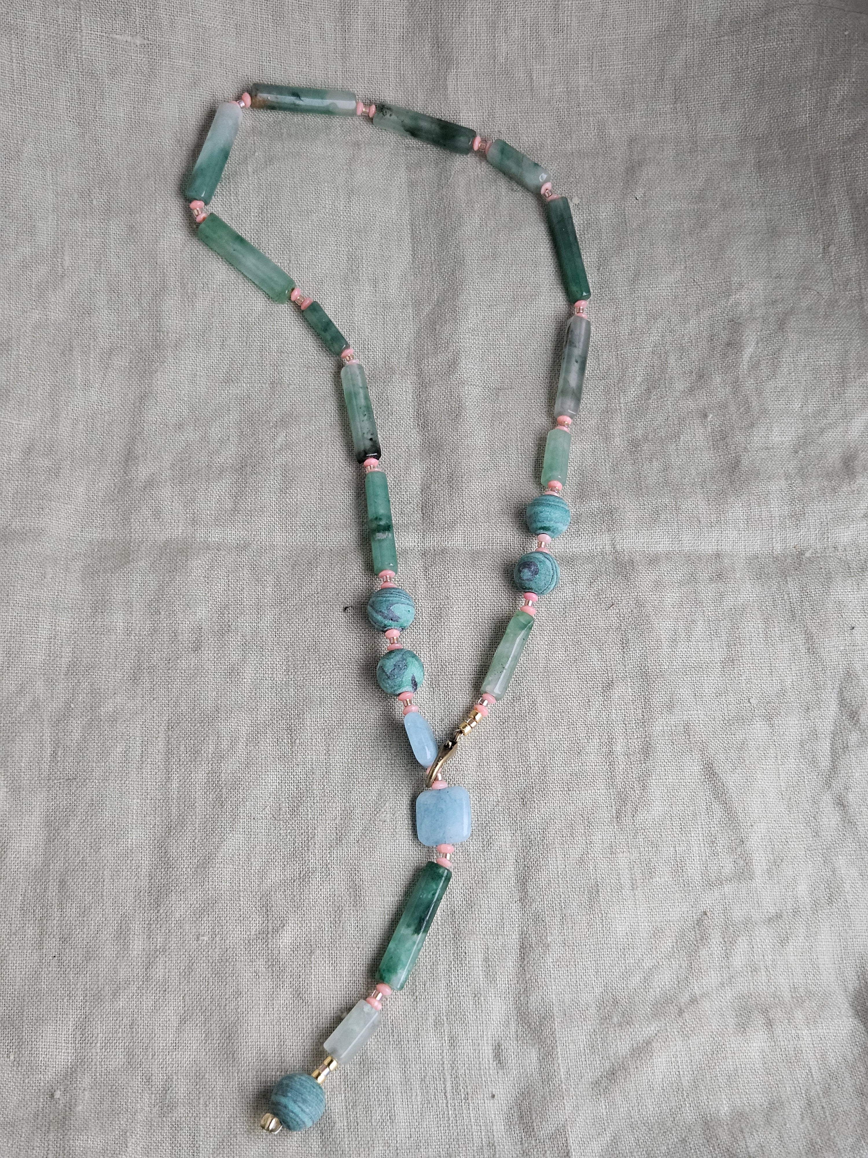 Aventurin, coral, malachit si angelit