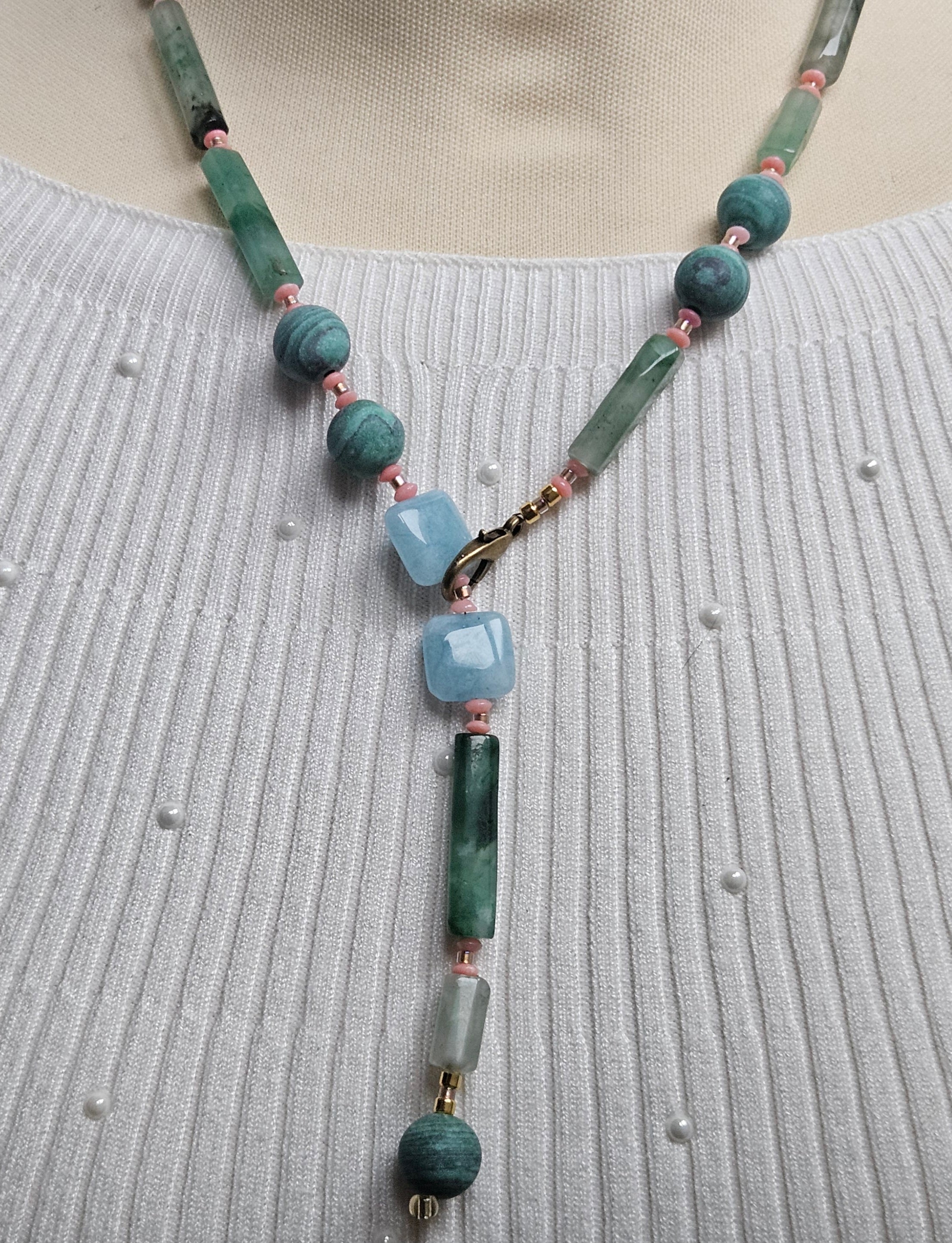 Aventurin, coral, malachit si angelit