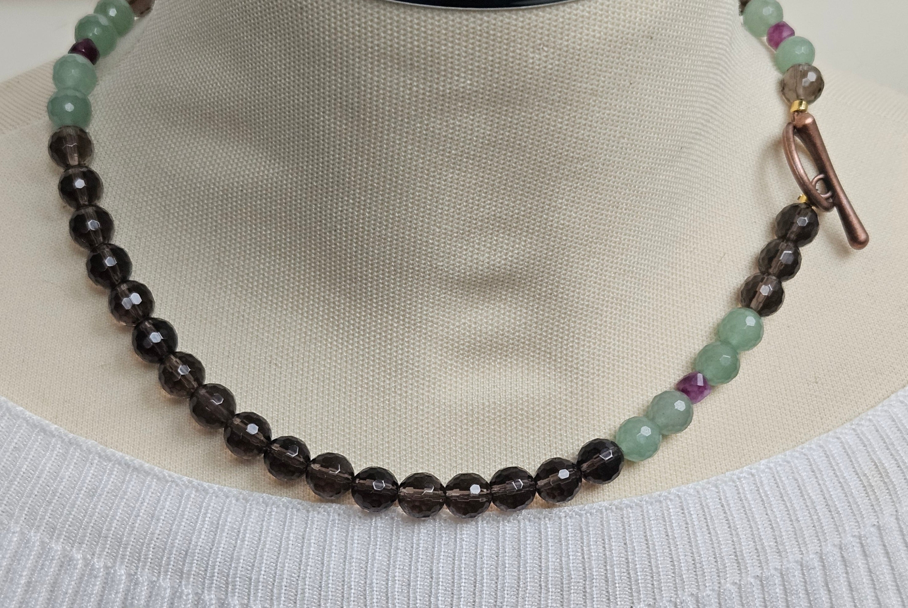 Cuart fumuriu, aventurin si jad