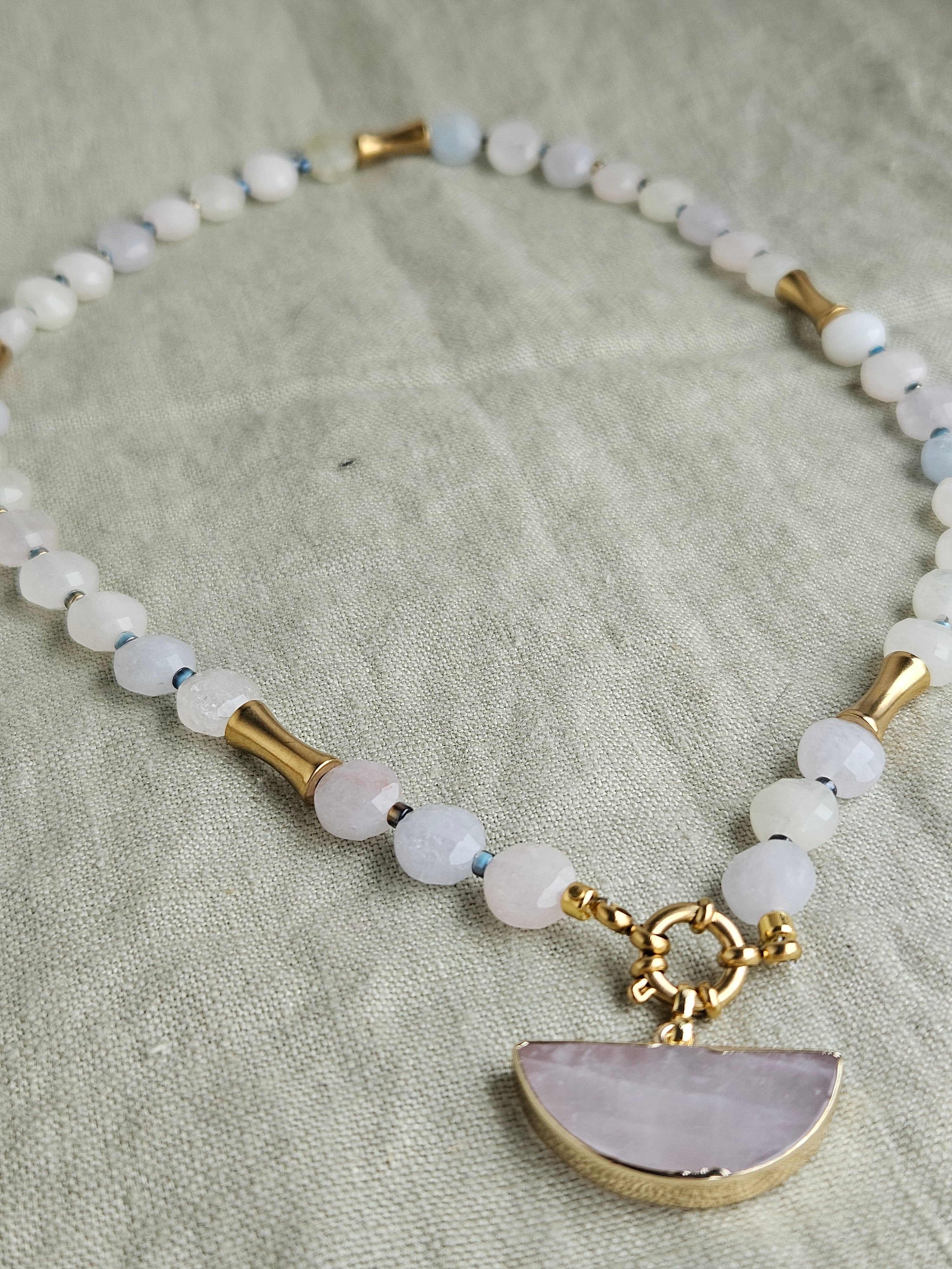 Morganit si cuart roz