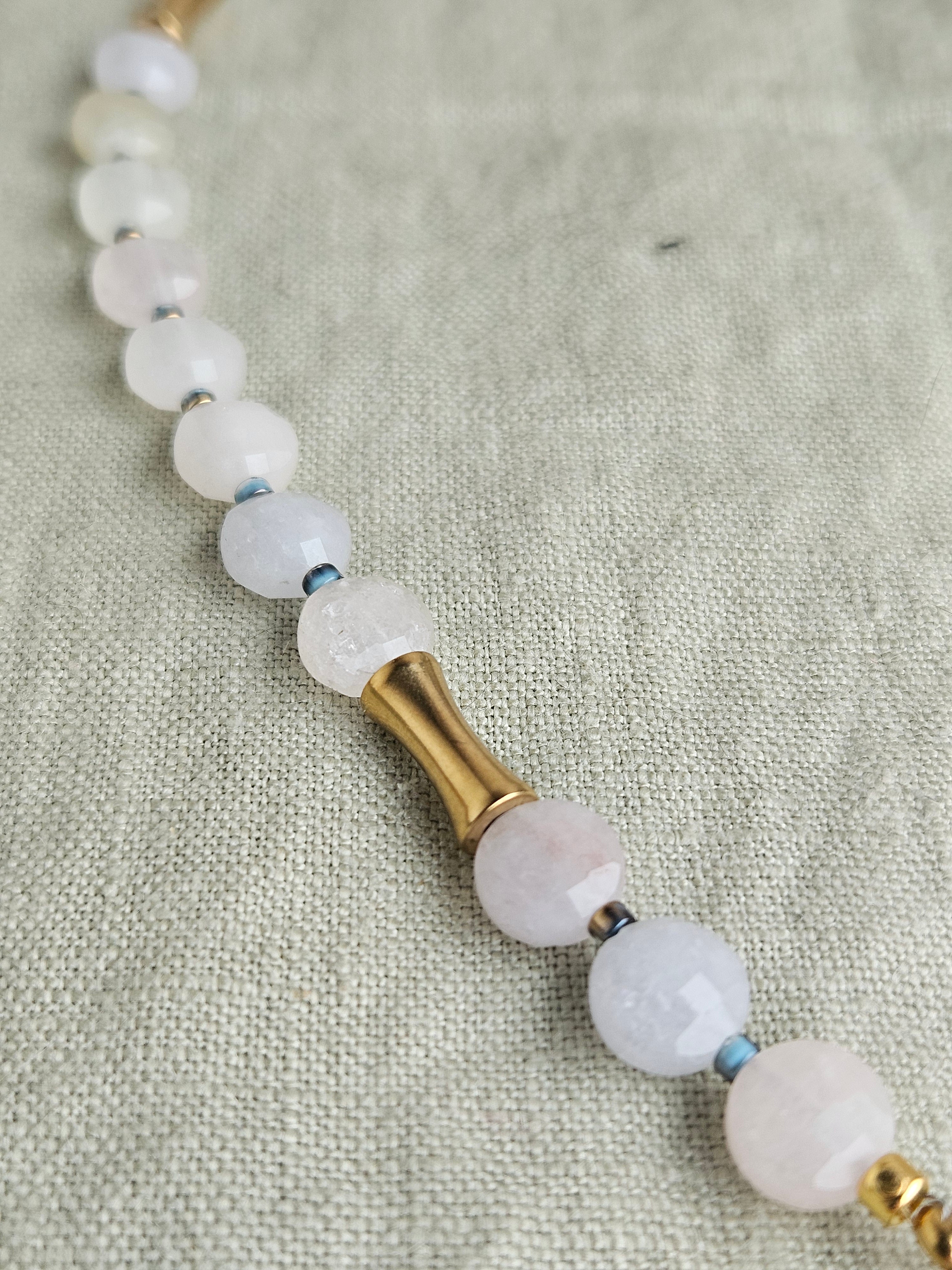 Morganit si cuart roz