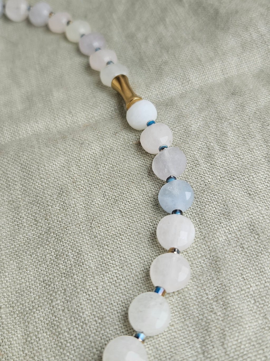 Morganit si cuart roz