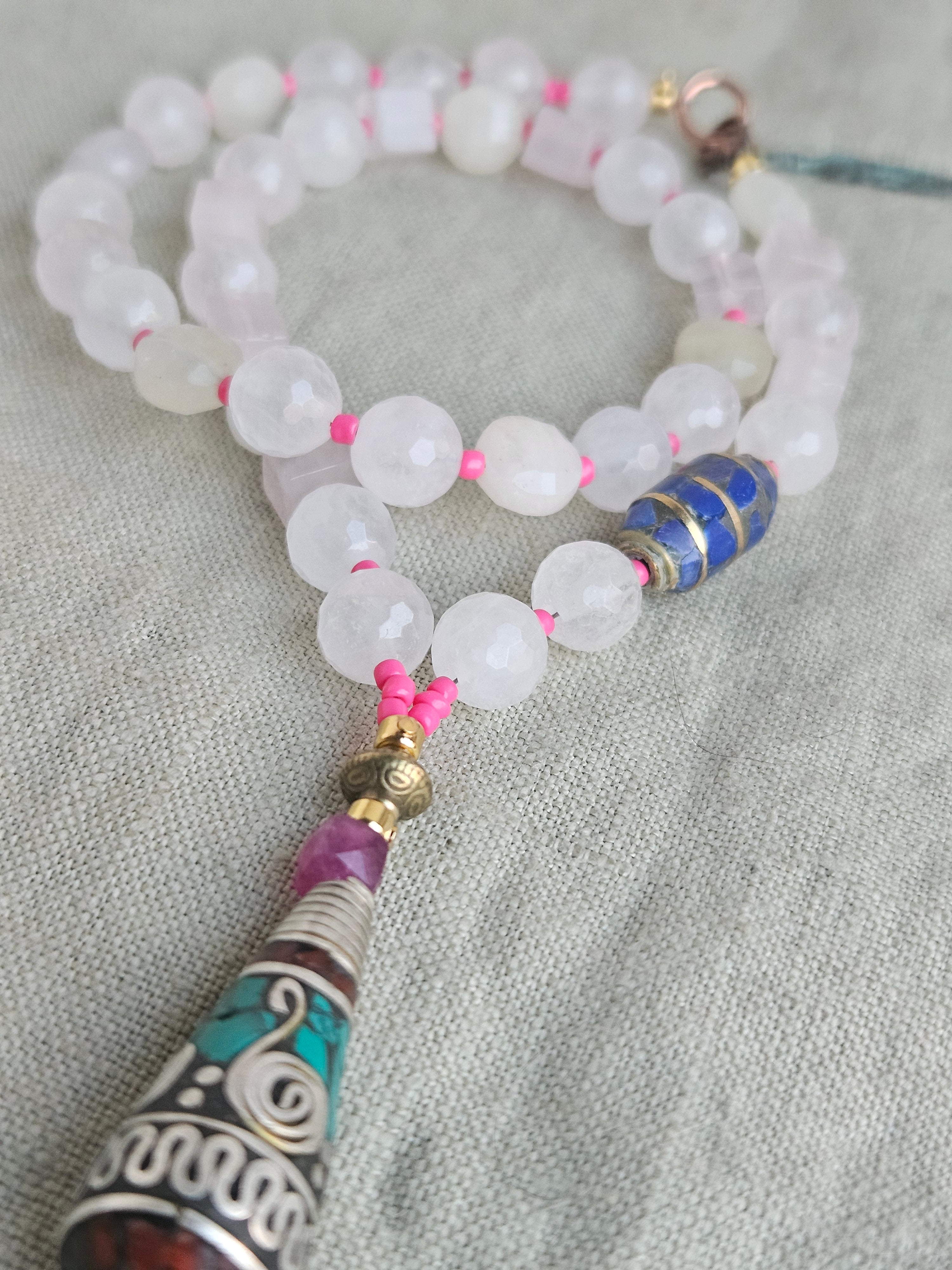 Cuart roz, morganit si lapis lazuli