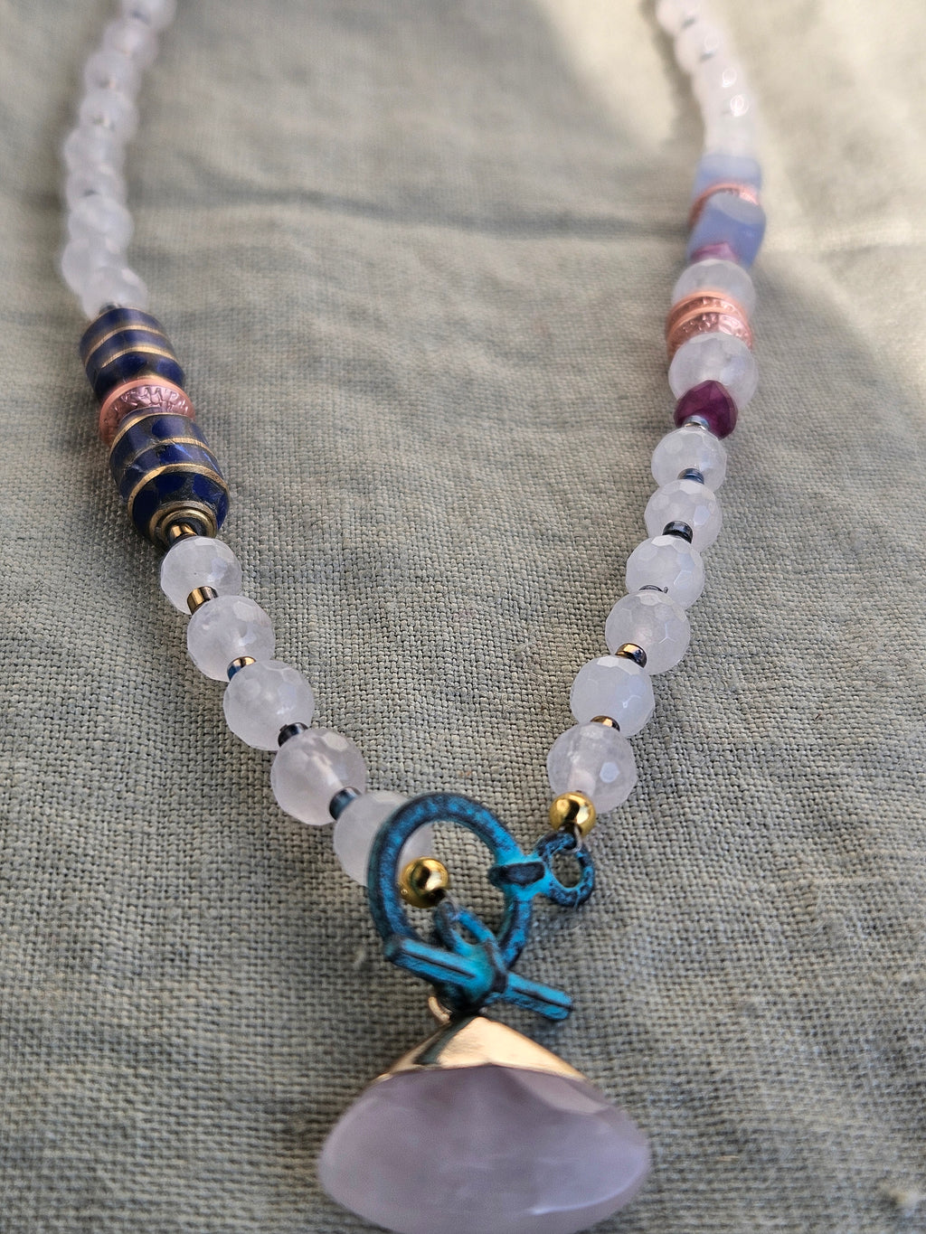 Cuart roz, Jad si hematite