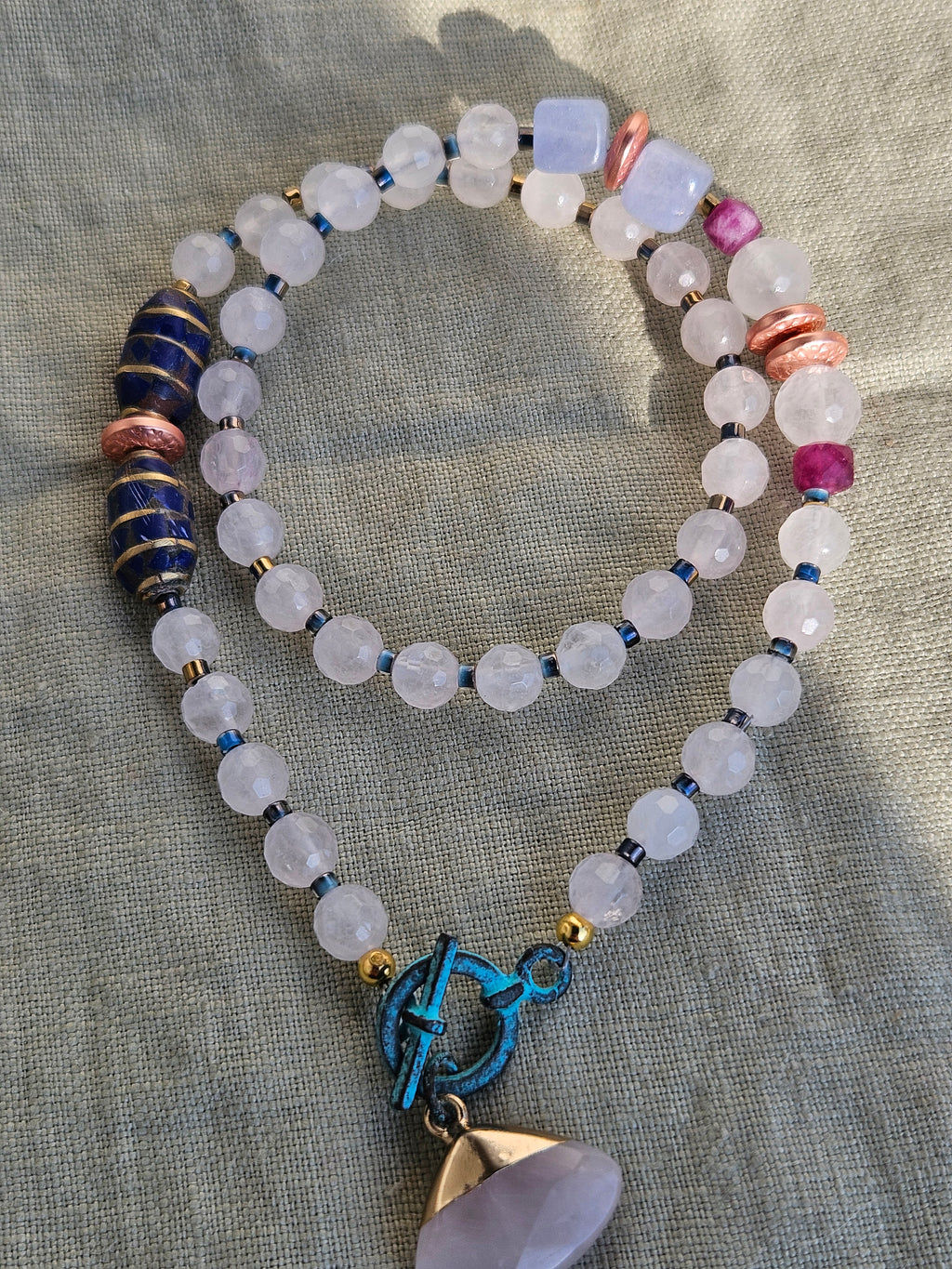 Cuart roz, Jad si hematite