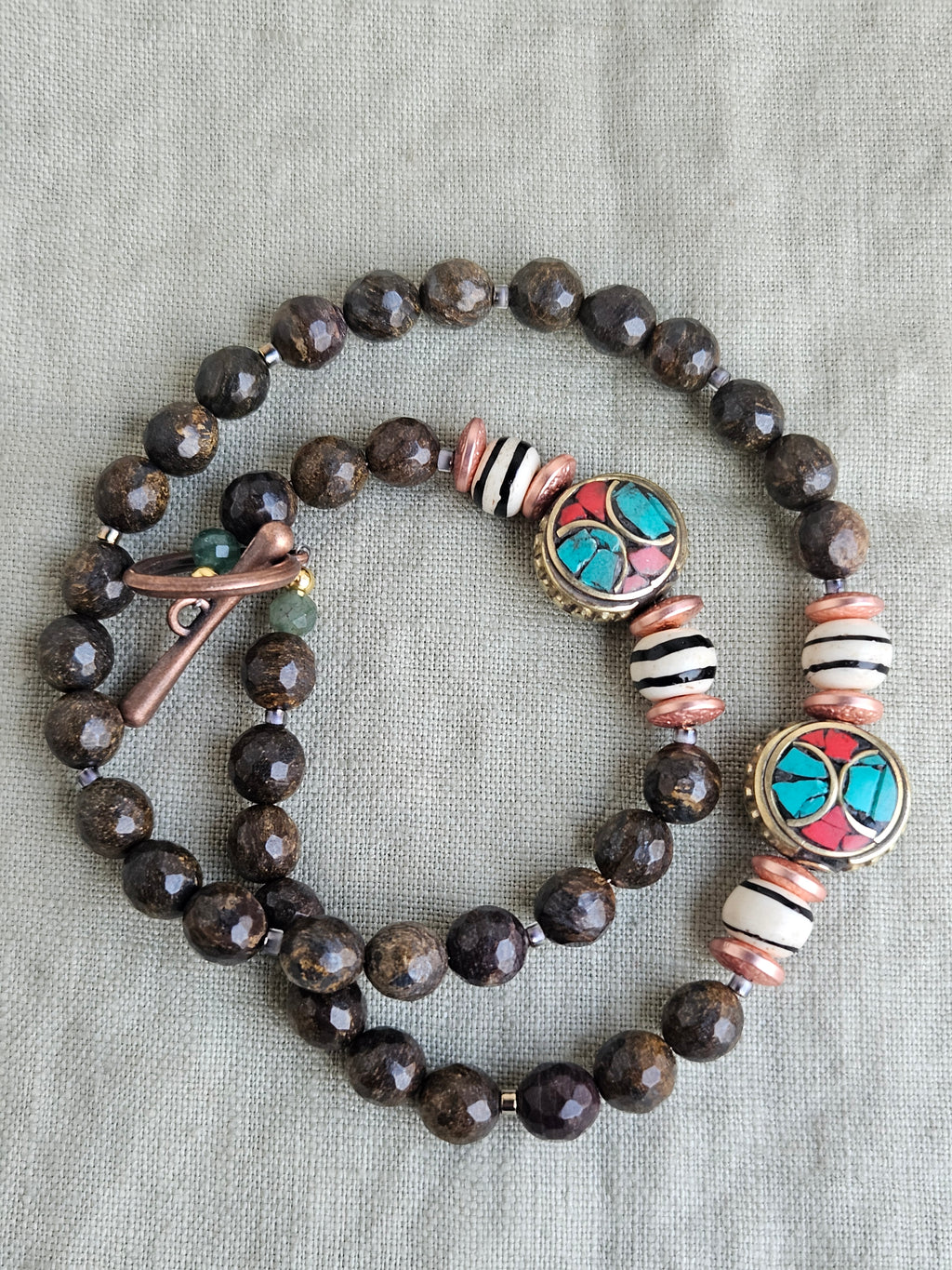 Bronzit cu detalii tibetane