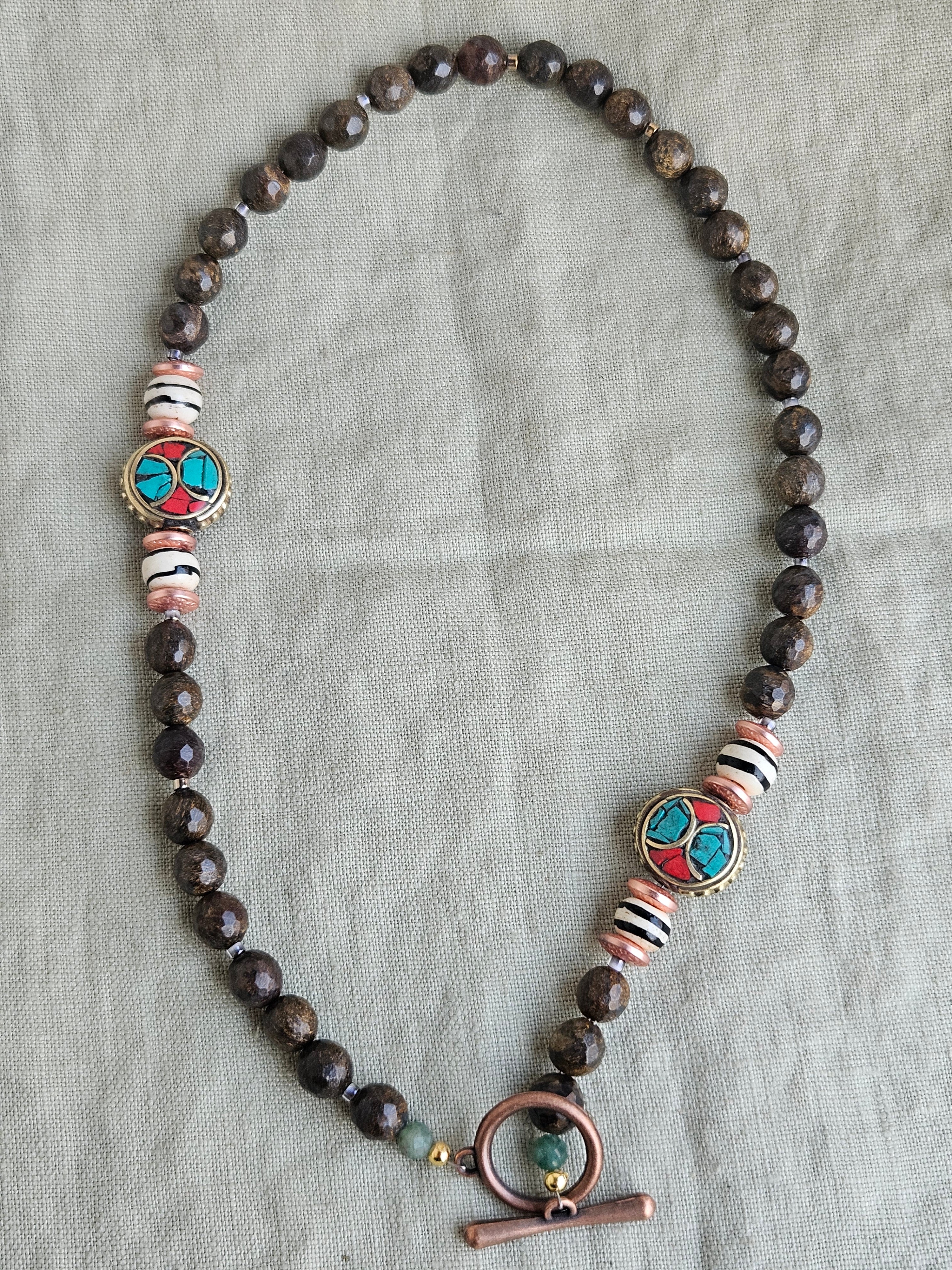 Bronzit cu detalii tibetane