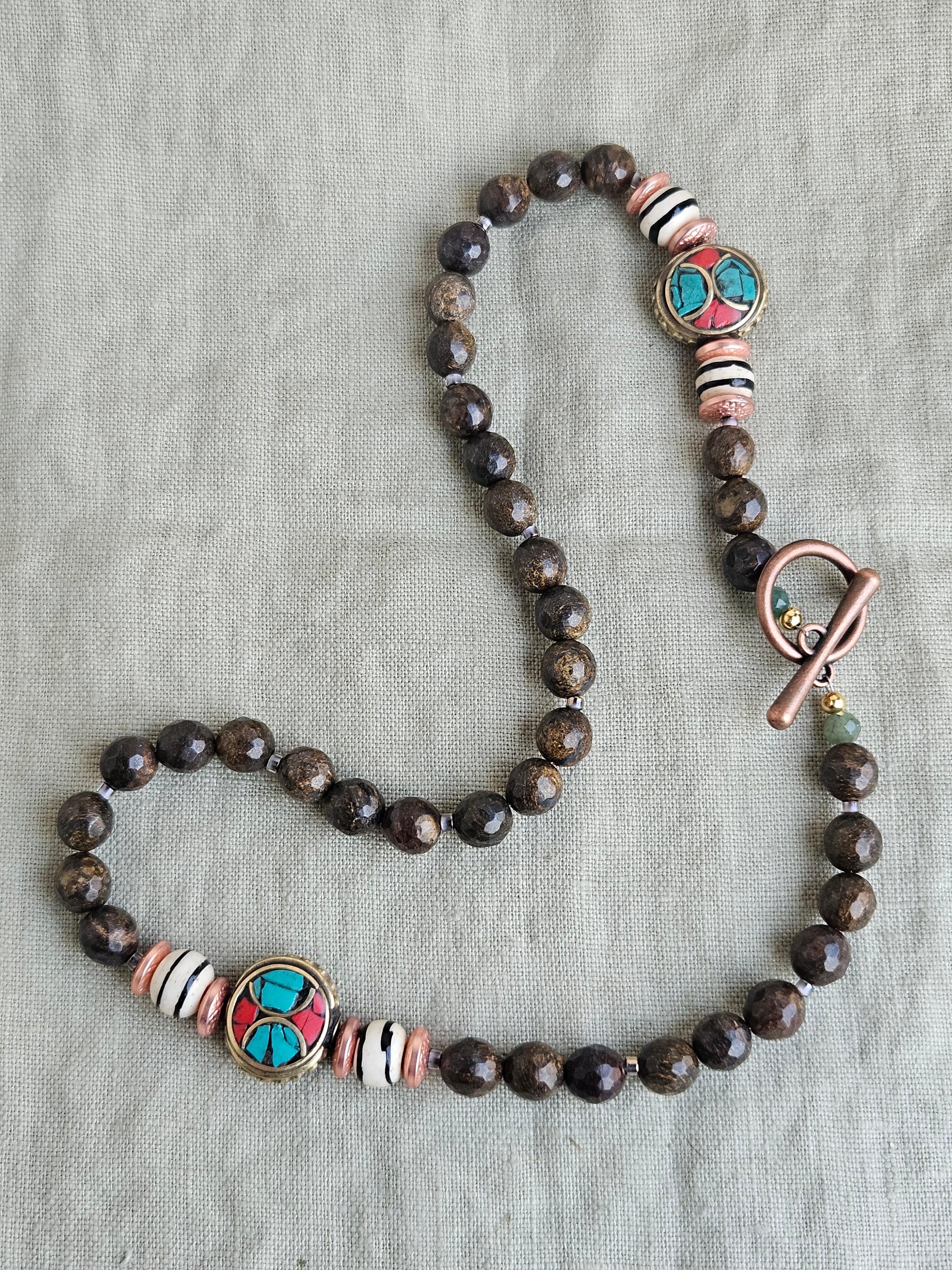 Bronzit cu detalii tibetane