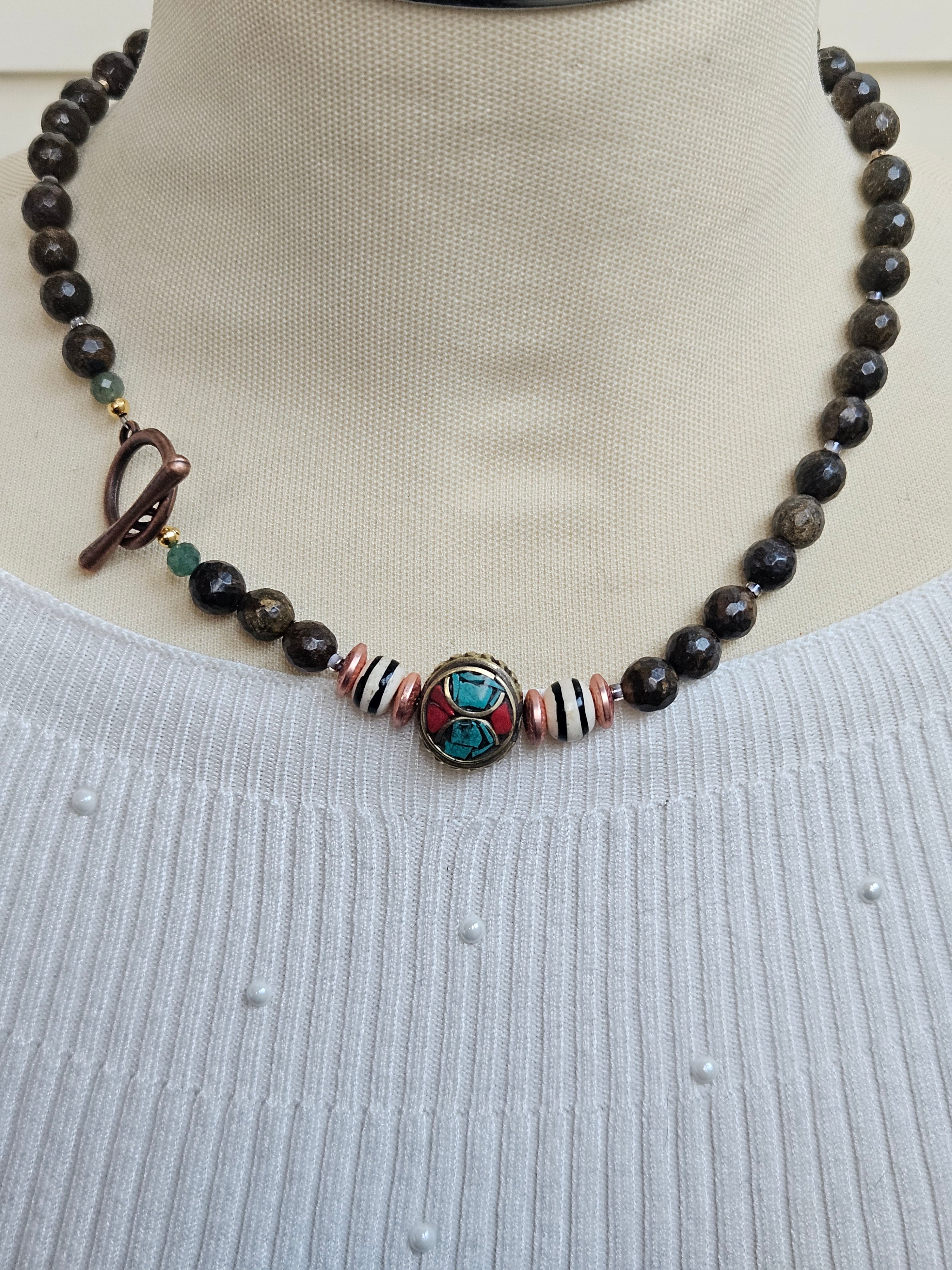 Bronzit cu detalii tibetane