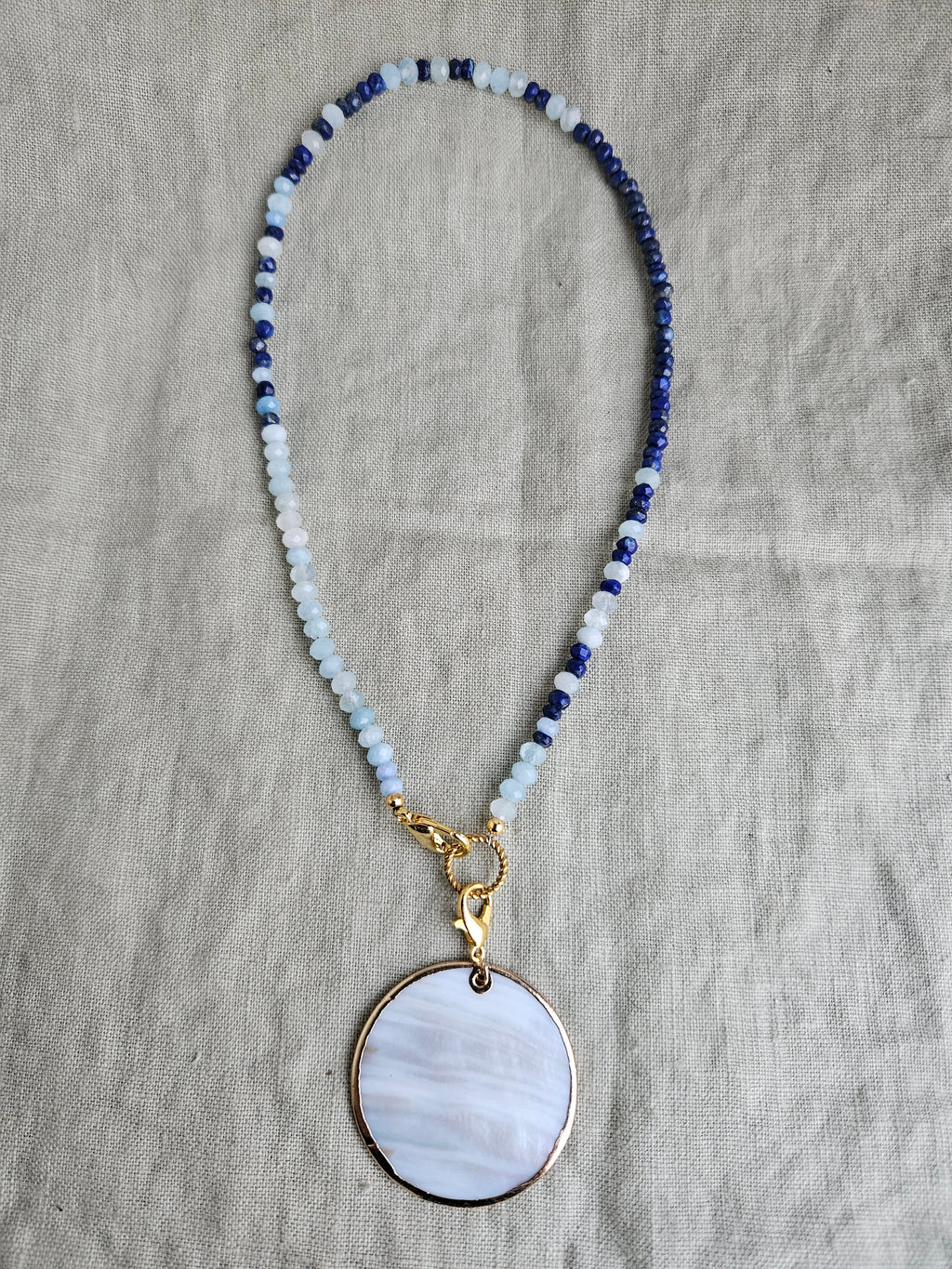 Acvamarina si lapis lazuli