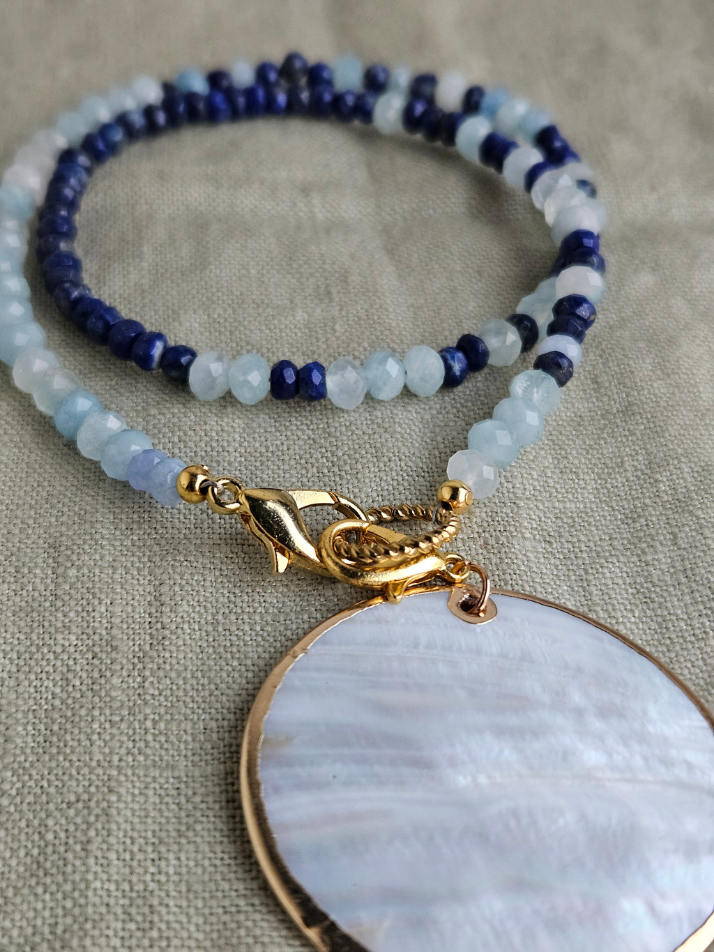 Acvamarina si lapis lazuli