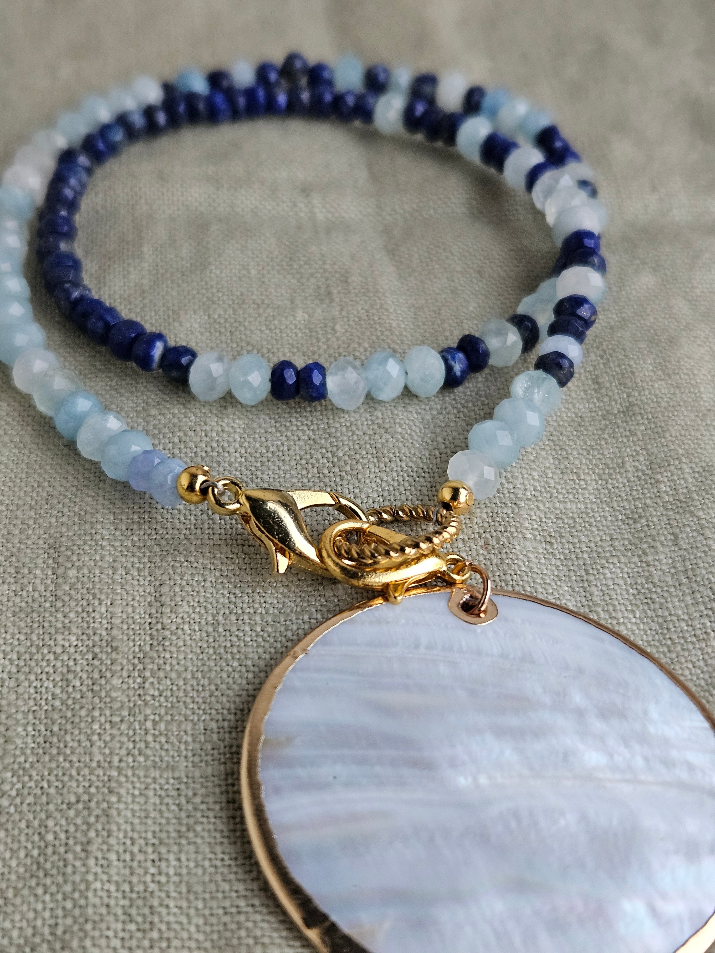 Acvamarina si lapis lazuli