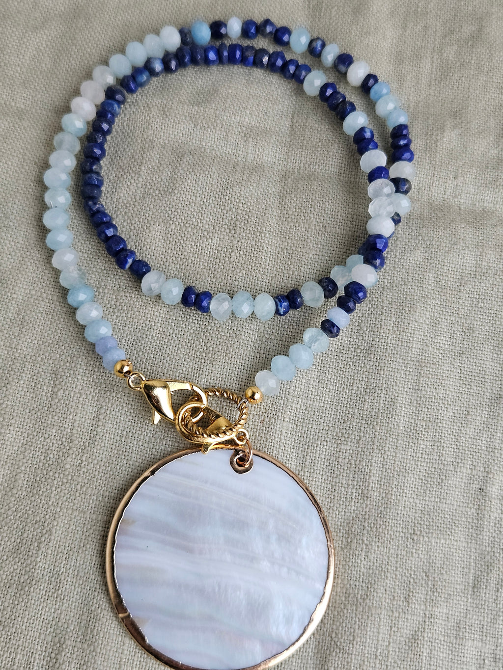 Acvamarina si lapis lazuli