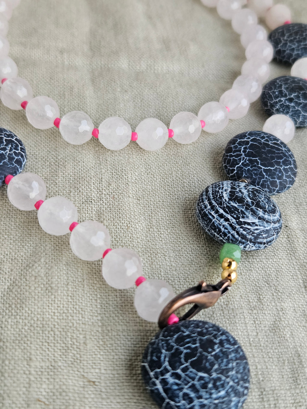 Cuart roz si agate cracked frosted