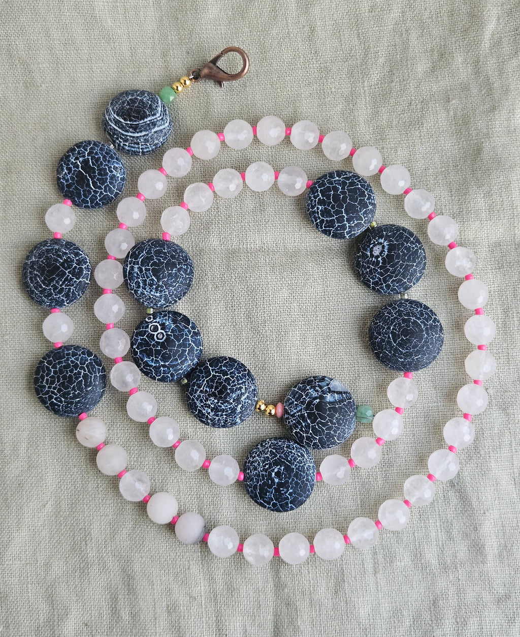 Cuart roz si agate cracked frosted