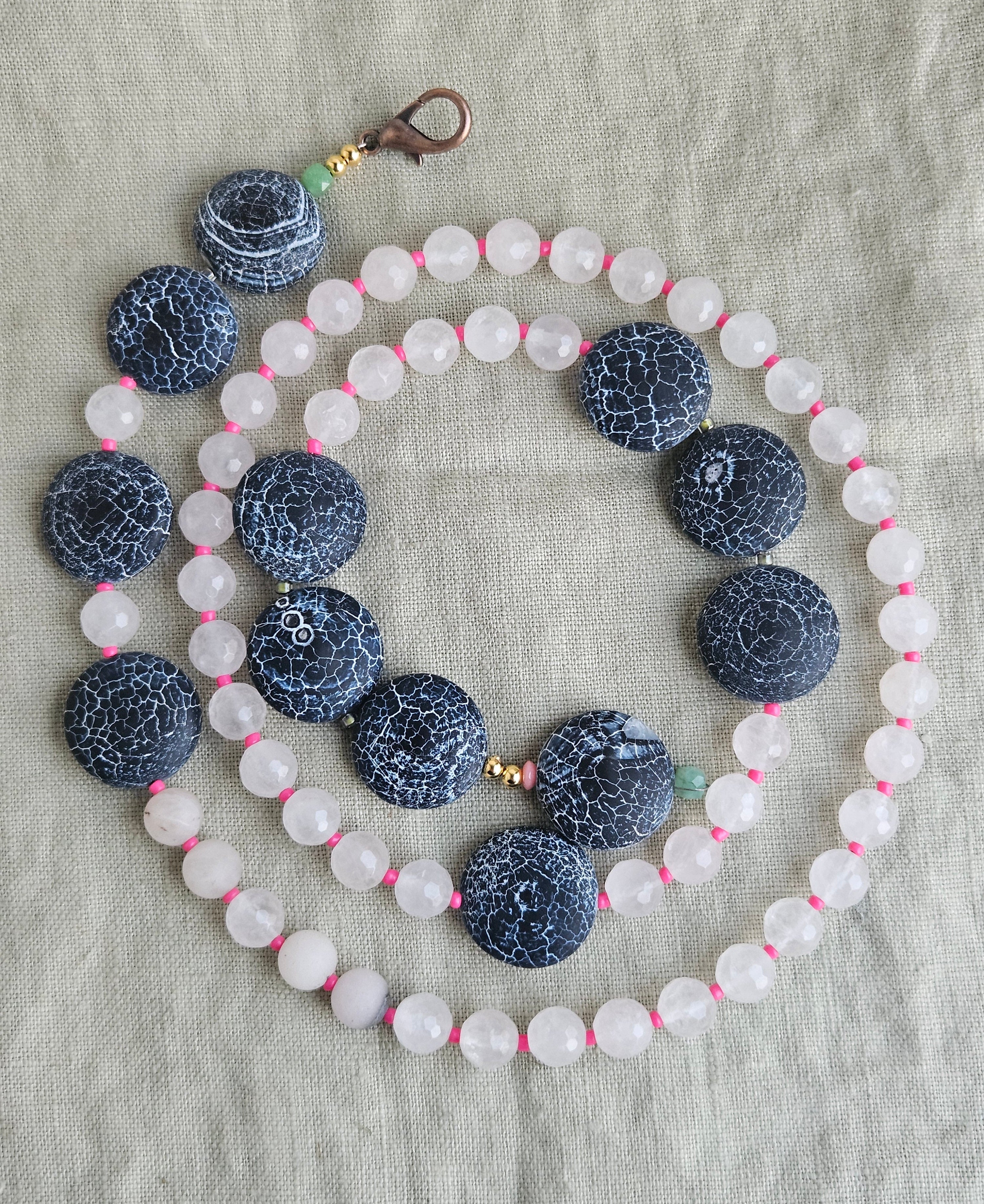 Cuart roz si agate cracked frosted