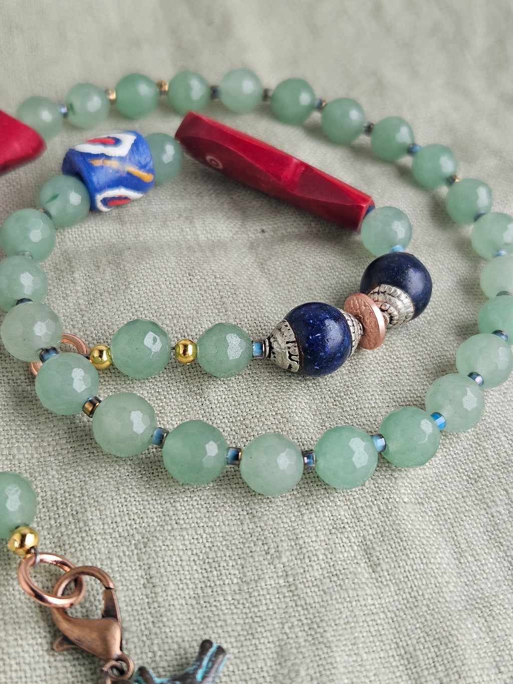 Aventurin, sticla Krobo si lapis lazuli